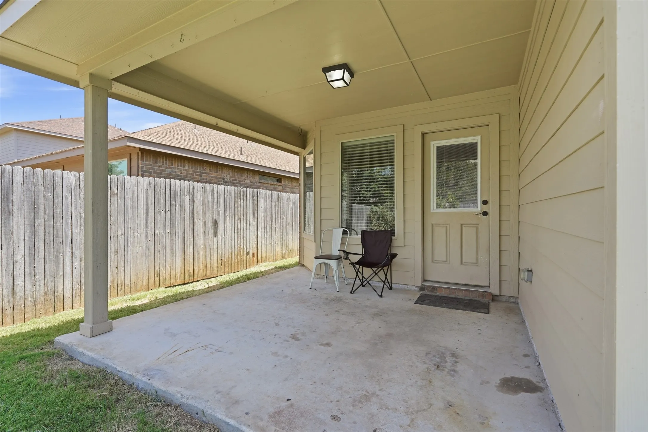 Single Family Residence For Sale in Tarrant County , 1124 Autumnwood Drive, Azle, Texas 76020, 4 Bedroom, 2 Bathroom, 2 Garage spaces, 1,772 Sqft, built in 2017, mls#21349305, Real Estate Agent in Azle, Homes For Sale in Tarrant county, Homes For Sale in Azle, Realtor in Azle Texas, Real Estate Brokerage Independent Realty Texas, Luminita Cordes Realtor