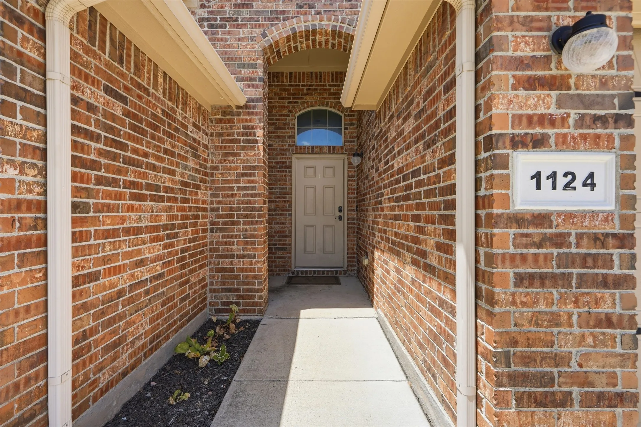 Single Family Residence For Sale in Tarrant County , 1124 Autumnwood Drive, Azle, Texas 76020, 4 Bedroom, 2 Bathroom, 2 Garage spaces, 1,772 Sqft, built in 2017, mls#21349305, Real Estate Agent in Azle, Homes For Sale in Tarrant county, Homes For Sale in Azle, Realtor in Azle Texas, Real Estate Brokerage Independent Realty Texas, Luminita Cordes Realtor