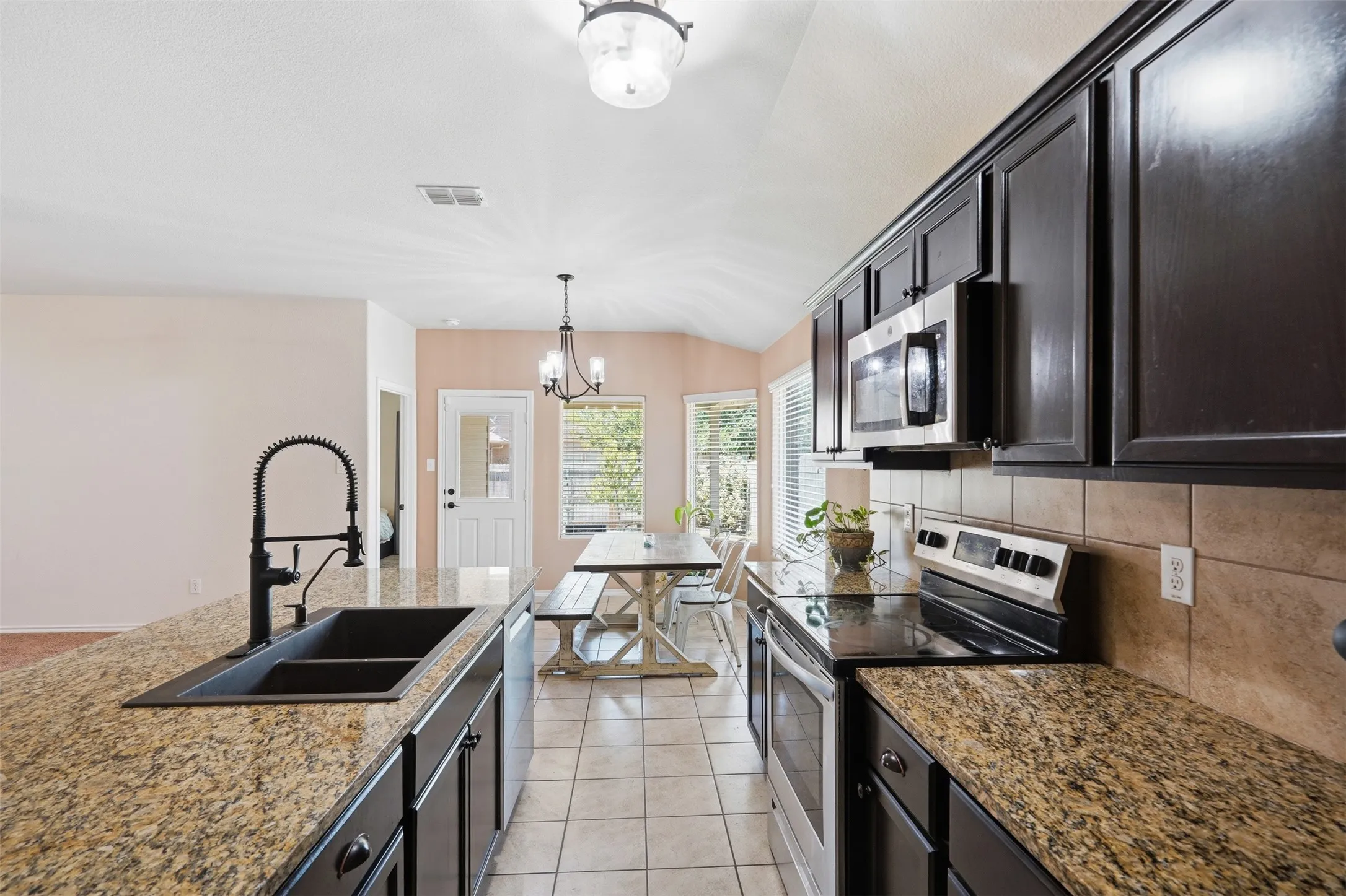 Single Family Residence For Sale in Tarrant County , 1124 Autumnwood Drive, Azle, Texas 76020, 4 Bedroom, 2 Bathroom, 2 Garage spaces, 1,772 Sqft, built in 2017, mls#21349305, Real Estate Agent in Azle, Homes For Sale in Tarrant county, Homes For Sale in Azle, Realtor in Azle Texas, Real Estate Brokerage Independent Realty Texas, Luminita Cordes Realtor