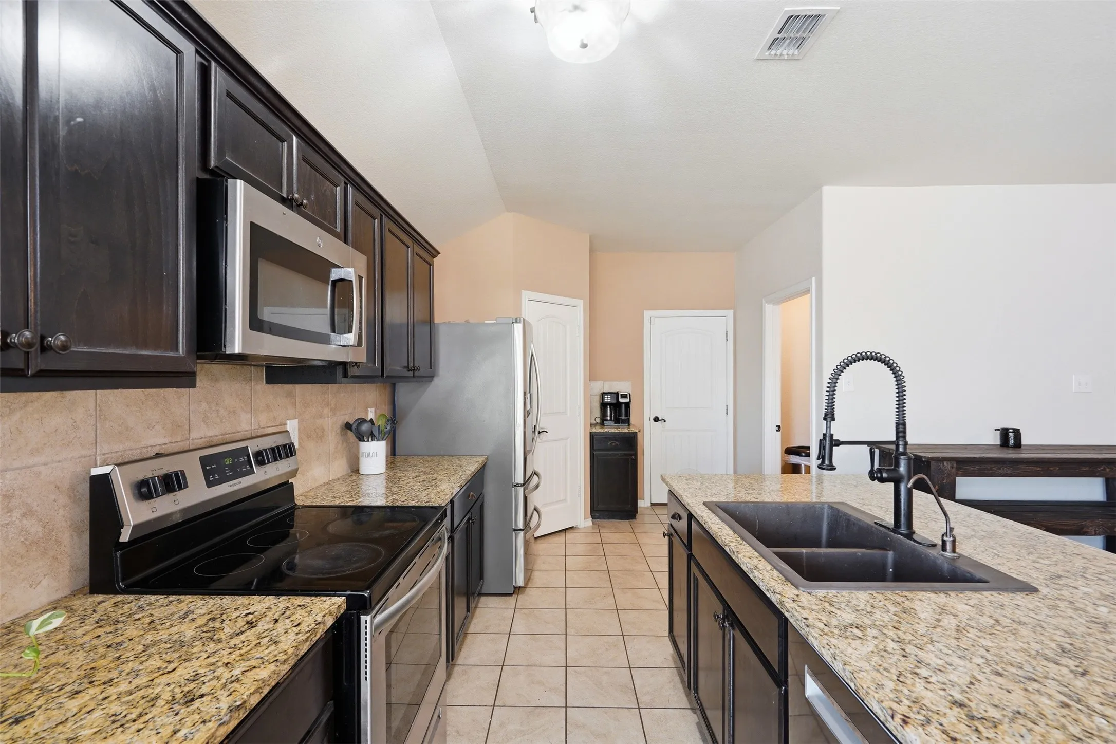 Single Family Residence For Sale in Tarrant County , 1124 Autumnwood Drive, Azle, Texas 76020, 4 Bedroom, 2 Bathroom, 2 Garage spaces, 1,772 Sqft, built in 2017, mls#21349305, Real Estate Agent in Azle, Homes For Sale in Tarrant county, Homes For Sale in Azle, Realtor in Azle Texas, Real Estate Brokerage Independent Realty Texas, Luminita Cordes Realtor