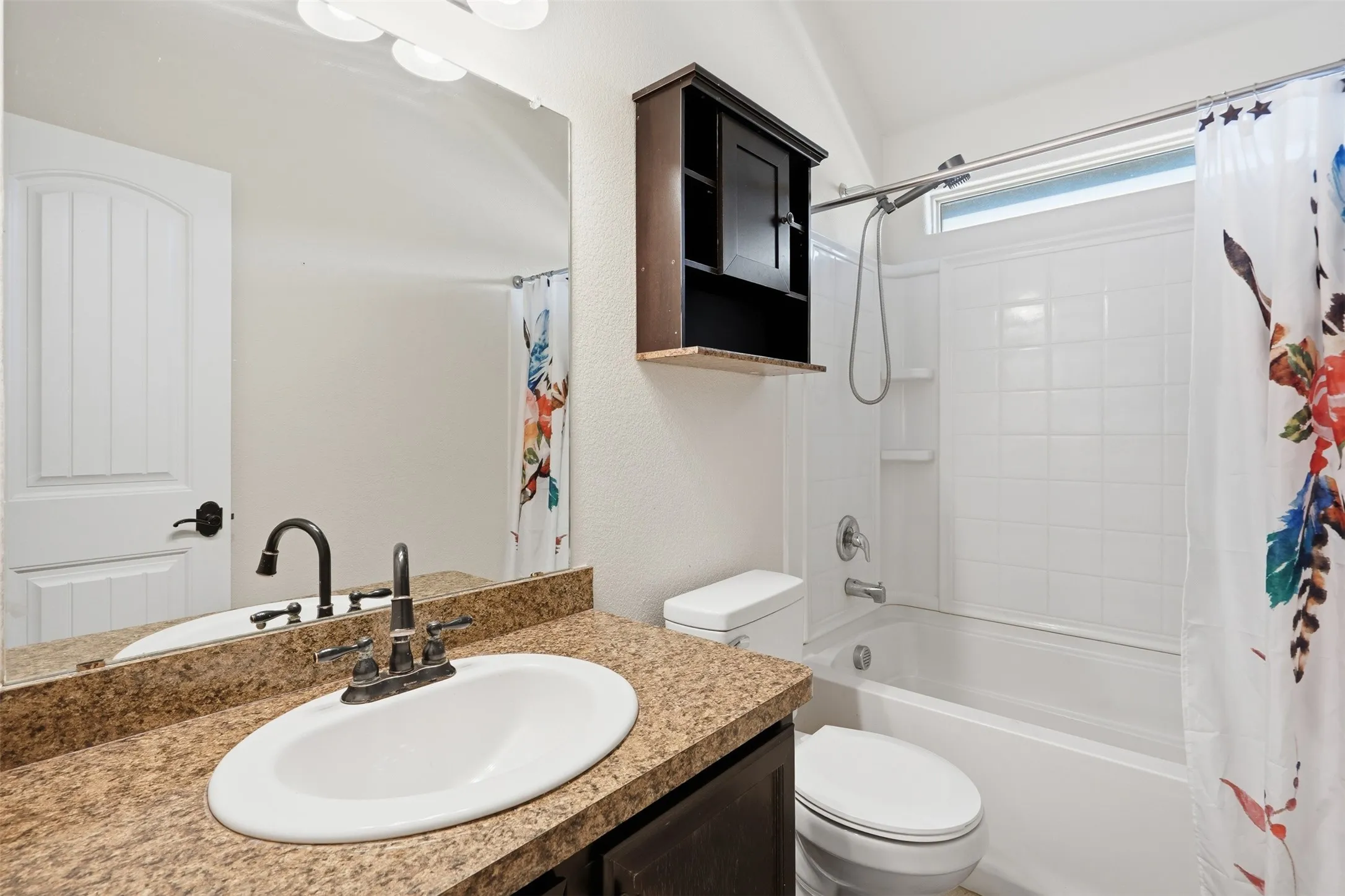 Single Family Residence For Sale in Tarrant County , 1124 Autumnwood Drive, Azle, Texas 76020, 4 Bedroom, 2 Bathroom, 2 Garage spaces, 1,772 Sqft, built in 2017, mls#21349305, Real Estate Agent in Azle, Homes For Sale in Tarrant county, Homes For Sale in Azle, Realtor in Azle Texas, Real Estate Brokerage Independent Realty Texas, Luminita Cordes Realtor