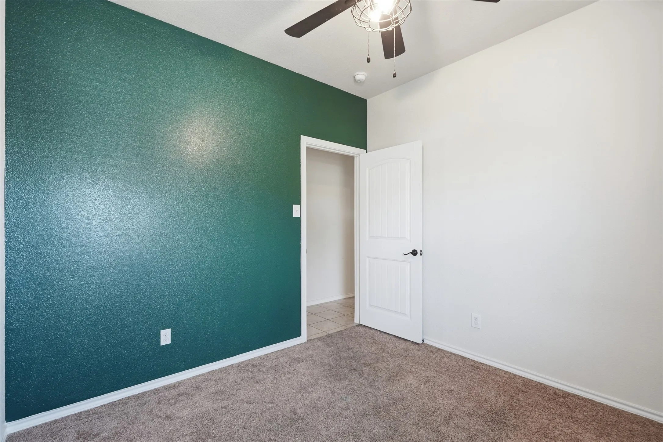 Single Family Residence For Sale in Tarrant County , 1124 Autumnwood Drive, Azle, Texas 76020, 4 Bedroom, 2 Bathroom, 2 Garage spaces, 1,772 Sqft, built in 2017, mls#21349305, Real Estate Agent in Azle, Homes For Sale in Tarrant county, Homes For Sale in Azle, Realtor in Azle Texas, Real Estate Brokerage Independent Realty Texas, Luminita Cordes Realtor