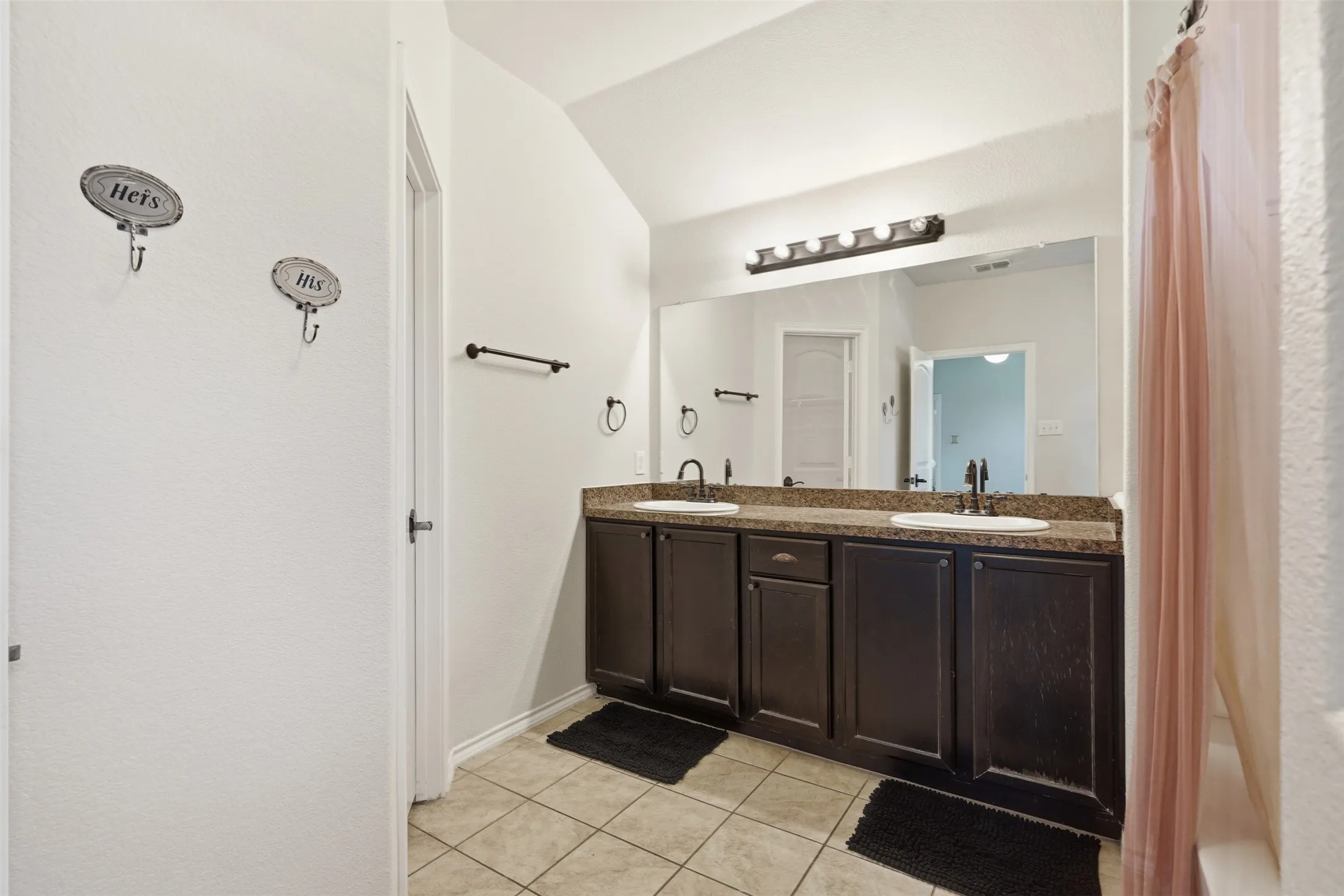 Single Family Residence For Sale in Tarrant County , 1124 Autumnwood Drive, Azle, Texas 76020, 4 Bedroom, 2 Bathroom, 2 Garage spaces, 1,772 Sqft, built in 2017, mls#21349305, Real Estate Agent in Azle, Homes For Sale in Tarrant county, Homes For Sale in Azle, Realtor in Azle Texas, Real Estate Brokerage Independent Realty Texas, Luminita Cordes Realtor