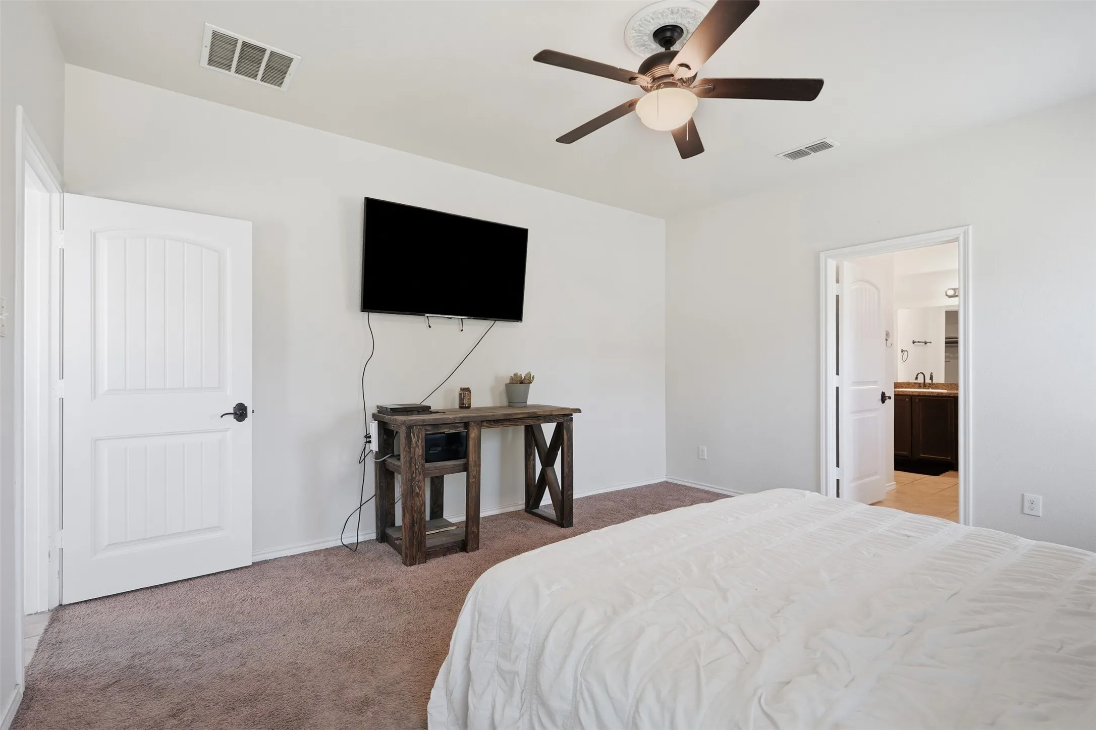 Single Family Residence For Sale in Tarrant County , 1124 Autumnwood Drive, Azle, Texas 76020, 4 Bedroom, 2 Bathroom, 2 Garage spaces, 1,772 Sqft, built in 2017, mls#21349305, Real Estate Agent in Azle, Homes For Sale in Tarrant county, Homes For Sale in Azle, Realtor in Azle Texas, Real Estate Brokerage Independent Realty Texas, Luminita Cordes Realtor