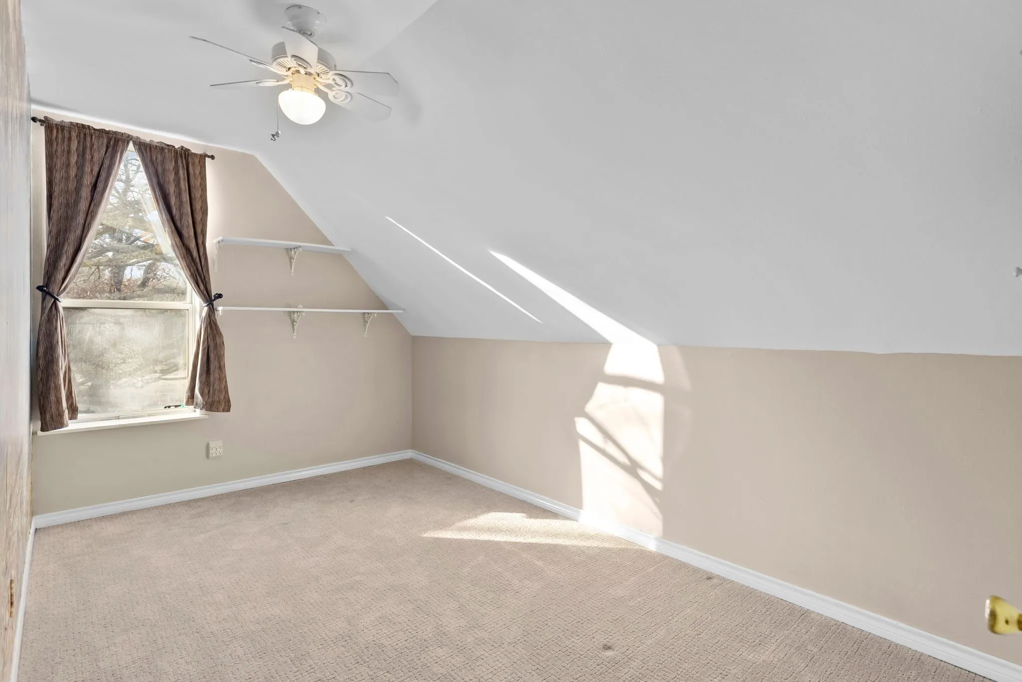 Single Family Residence For Sale in Hunt County , 1801 Private Road 3340, Greenville, Texas 75402, 6 Bedroom, 3 Bathroom, 2 Garage spaces, 2,828 Sqft, built in 1982, mls#21349321, Real Estate Agent in Greenville, Homes For Sale in Hunt county, Homes For Sale in Greenville, Realtor in Greenville Texas, Real Estate Brokerage Independent Realty Texas, Luminita Cordes Realtor