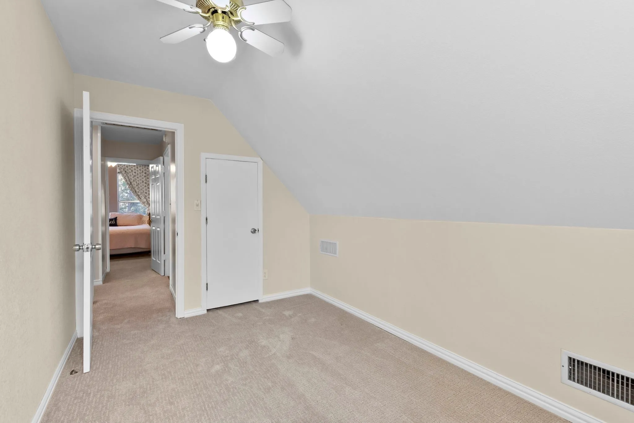 Single Family Residence For Sale in Hunt County , 1801 Private Road 3340, Greenville, Texas 75402, 6 Bedroom, 3 Bathroom, 2 Garage spaces, 2,828 Sqft, built in 1982, mls#21349321, Real Estate Agent in Greenville, Homes For Sale in Hunt county, Homes For Sale in Greenville, Realtor in Greenville Texas, Real Estate Brokerage Independent Realty Texas, Luminita Cordes Realtor