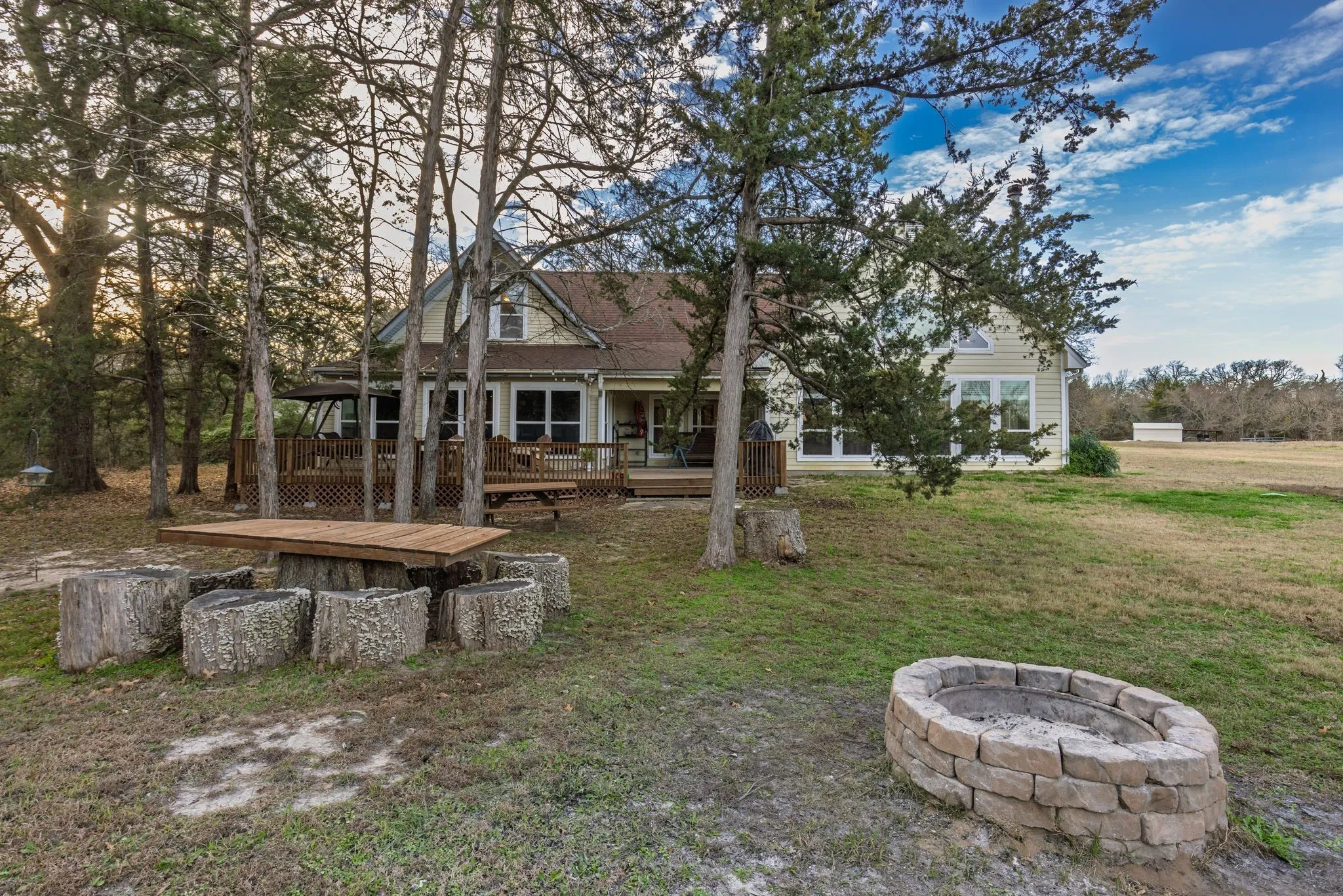 Single Family Residence For Sale in Hunt County , 1801 Private Road 3340, Greenville, Texas 75402, 6 Bedroom, 3 Bathroom, 2 Garage spaces, 2,828 Sqft, built in 1982, mls#21349321, Real Estate Agent in Greenville, Homes For Sale in Hunt county, Homes For Sale in Greenville, Realtor in Greenville Texas, Real Estate Brokerage Independent Realty Texas, Luminita Cordes Realtor