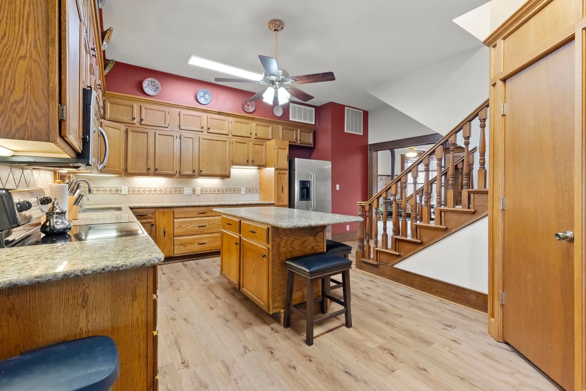 Single Family Residence For Sale in Hunt County , 1801 Private Road 3340, Greenville, Texas 75402, 6 Bedroom, 3 Bathroom, 2 Garage spaces, 2,828 Sqft, built in 1982, mls#21349321, Real Estate Agent in Greenville, Homes For Sale in Hunt county, Homes For Sale in Greenville, Realtor in Greenville Texas, Real Estate Brokerage Independent Realty Texas, Luminita Cordes Realtor