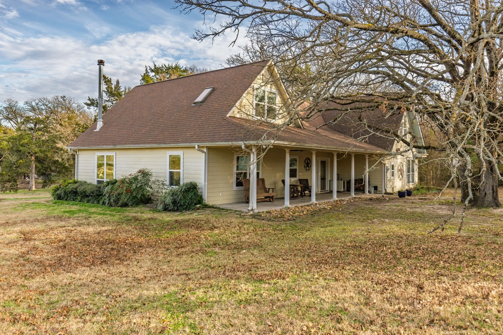 Single Family Residence For Sale in Hunt County , 1801 Private Road 3340, Greenville, Texas 75402, 6 Bedroom, 3 Bathroom, 2 Garage spaces, 2,828 Sqft, built in 1982, mls#21349321, Real Estate Agent in Greenville, Homes For Sale in Hunt county, Homes For Sale in Greenville, Realtor in Greenville Texas, Real Estate Brokerage Independent Realty Texas, Luminita Cordes Realtor