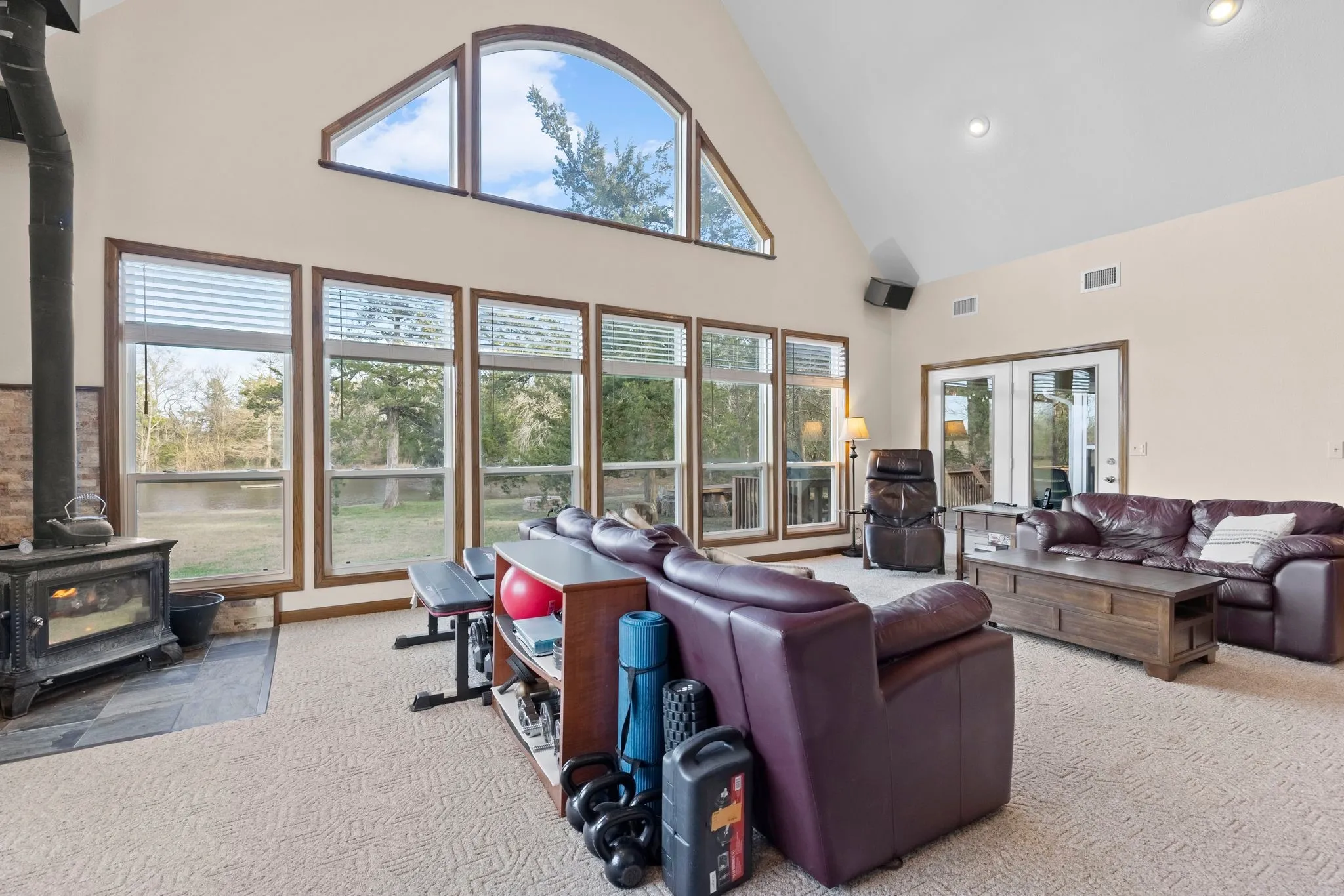 Single Family Residence For Sale in Hunt County , 1801 Private Road 3340, Greenville, Texas 75402, 6 Bedroom, 3 Bathroom, 2 Garage spaces, 2,828 Sqft, built in 1982, mls#21349321, Real Estate Agent in Greenville, Homes For Sale in Hunt county, Homes For Sale in Greenville, Realtor in Greenville Texas, Real Estate Brokerage Independent Realty Texas, Luminita Cordes Realtor
