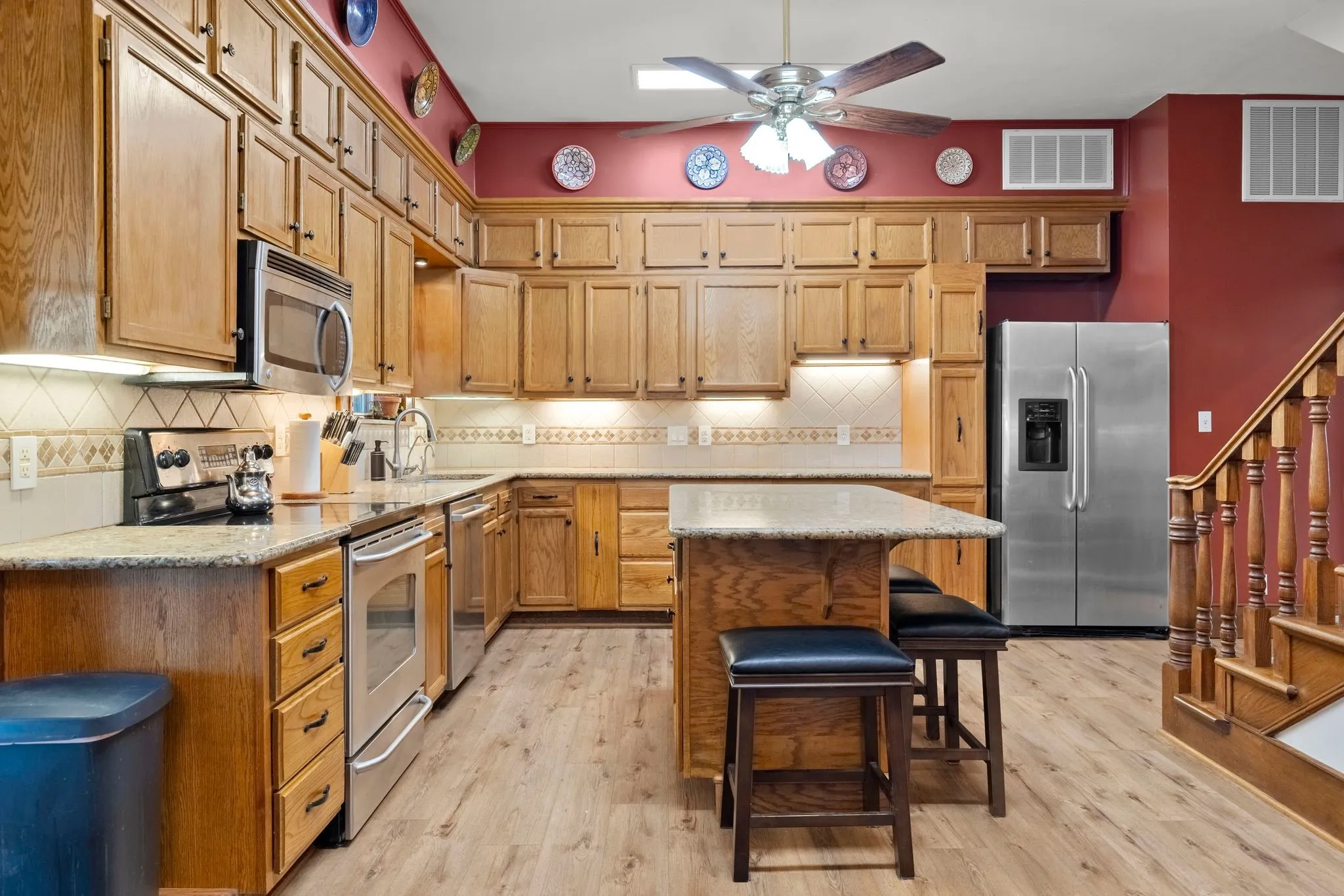 Single Family Residence For Sale in Hunt County , 1801 Private Road 3340, Greenville, Texas 75402, 6 Bedroom, 3 Bathroom, 2 Garage spaces, 2,828 Sqft, built in 1982, mls#21349321, Real Estate Agent in Greenville, Homes For Sale in Hunt county, Homes For Sale in Greenville, Realtor in Greenville Texas, Real Estate Brokerage Independent Realty Texas, Luminita Cordes Realtor
