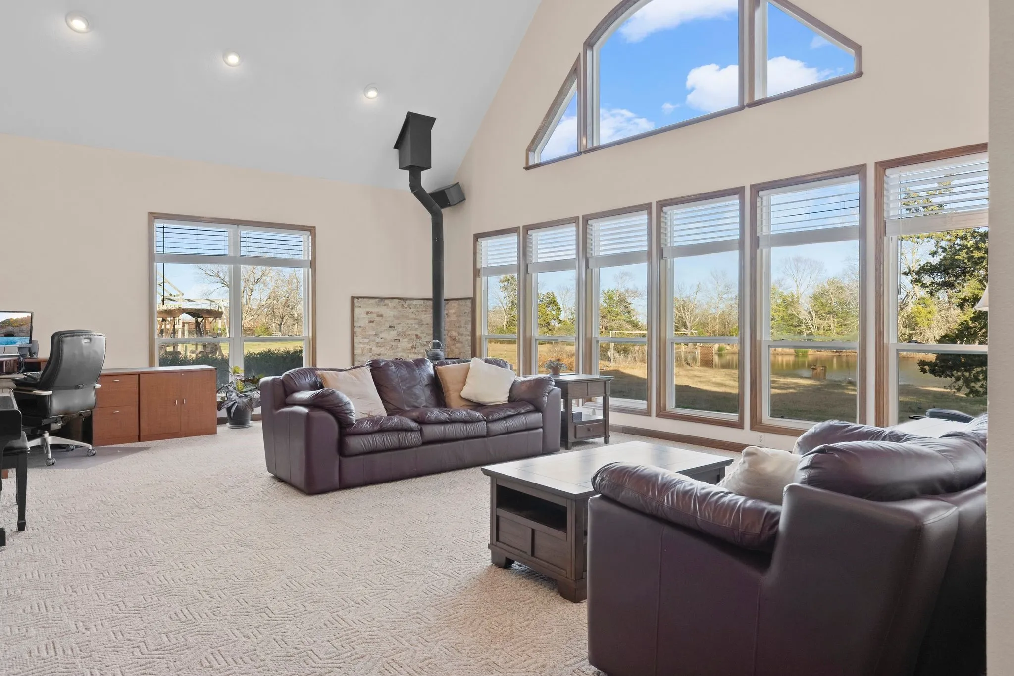Single Family Residence For Sale in Hunt County , 1801 Private Road 3340, Greenville, Texas 75402, 6 Bedroom, 3 Bathroom, 2 Garage spaces, 2,828 Sqft, built in 1982, mls#21349321, Real Estate Agent in Greenville, Homes For Sale in Hunt county, Homes For Sale in Greenville, Realtor in Greenville Texas, Real Estate Brokerage Independent Realty Texas, Luminita Cordes Realtor
