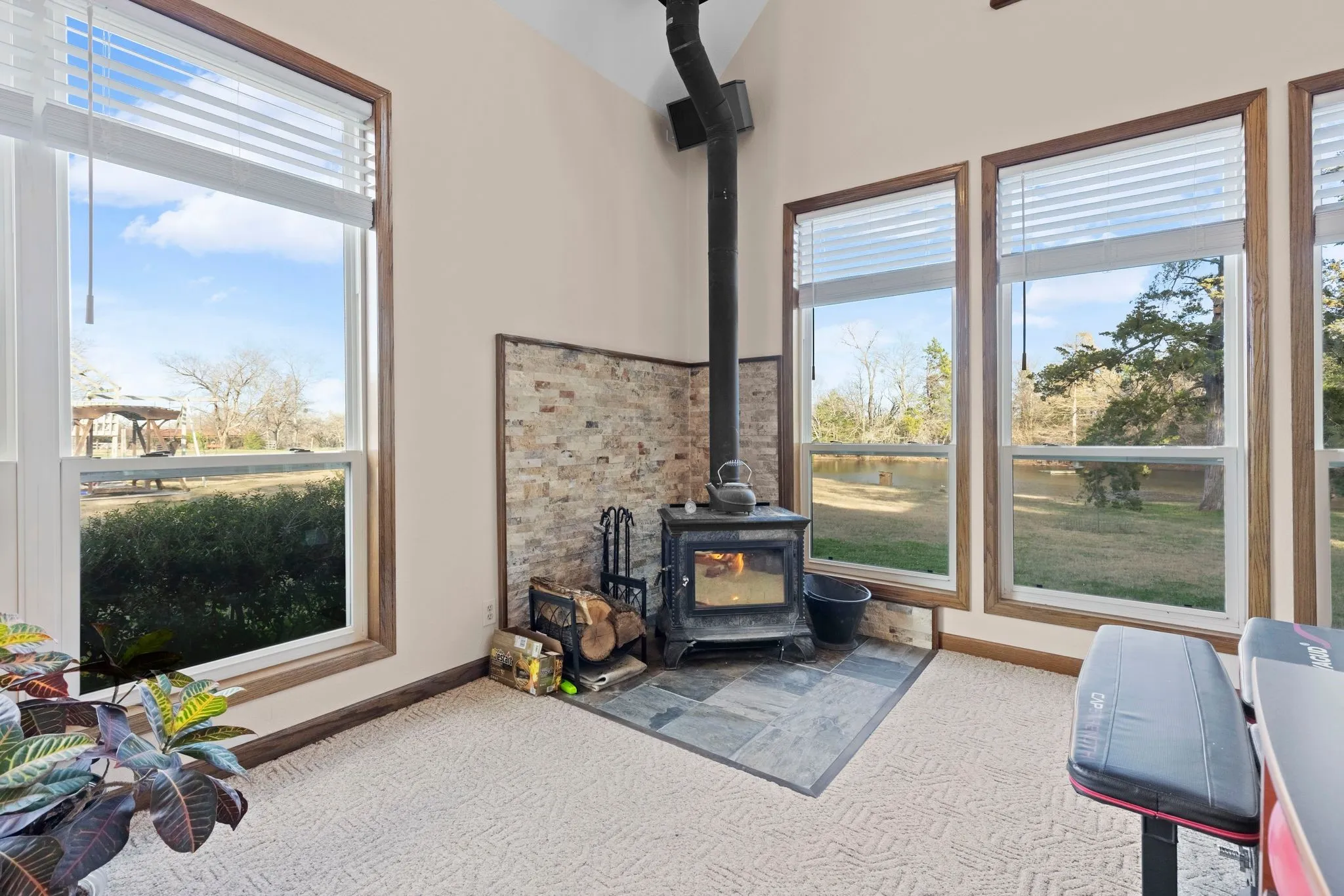 Single Family Residence For Sale in Hunt County , 1801 Private Road 3340, Greenville, Texas 75402, 6 Bedroom, 3 Bathroom, 2 Garage spaces, 2,828 Sqft, built in 1982, mls#21349321, Real Estate Agent in Greenville, Homes For Sale in Hunt county, Homes For Sale in Greenville, Realtor in Greenville Texas, Real Estate Brokerage Independent Realty Texas, Luminita Cordes Realtor
