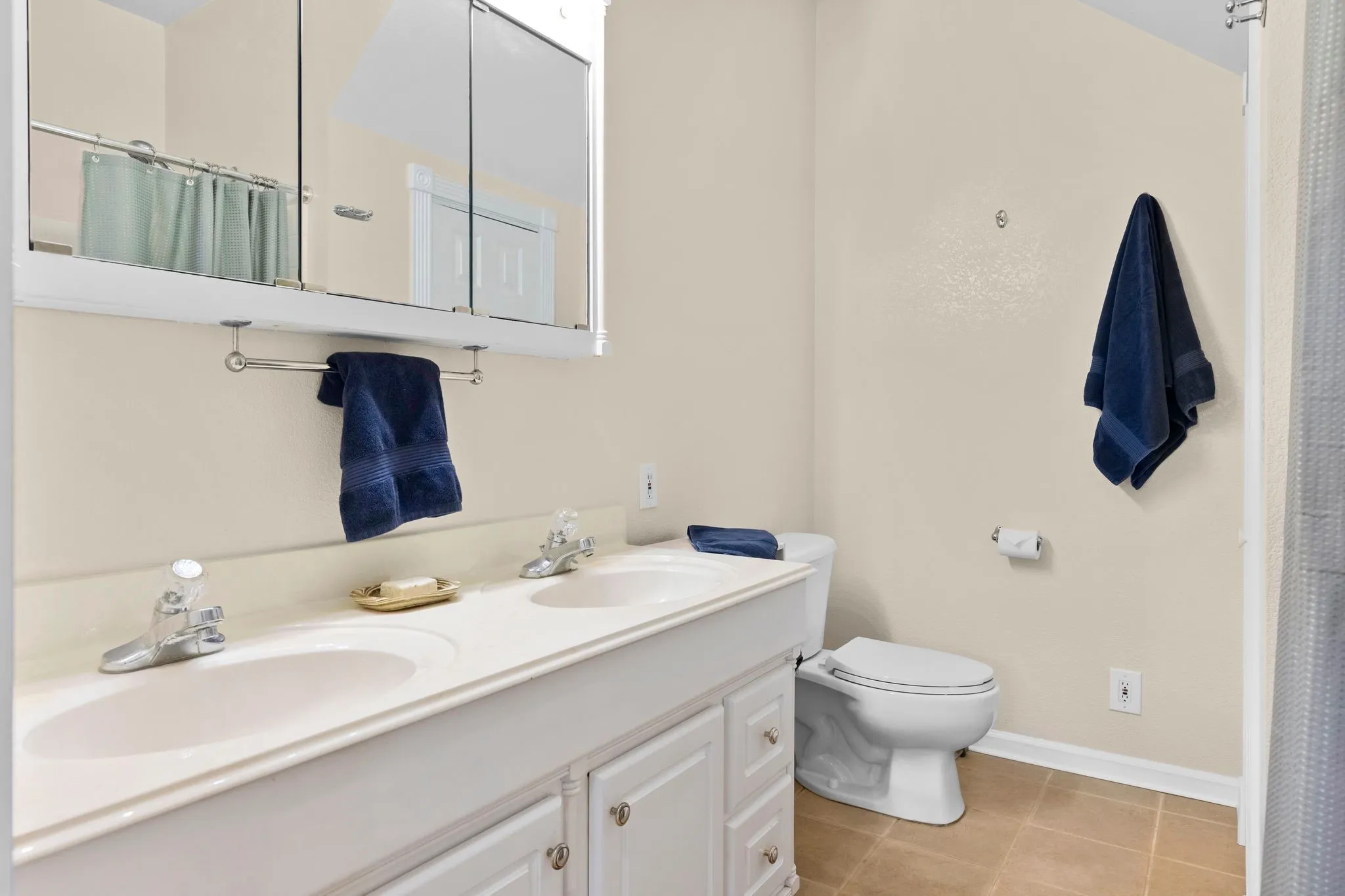 Single Family Residence For Sale in Hunt County , 1801 Private Road 3340, Greenville, Texas 75402, 6 Bedroom, 3 Bathroom, 2 Garage spaces, 2,828 Sqft, built in 1982, mls#21349321, Real Estate Agent in Greenville, Homes For Sale in Hunt county, Homes For Sale in Greenville, Realtor in Greenville Texas, Real Estate Brokerage Independent Realty Texas, Luminita Cordes Realtor