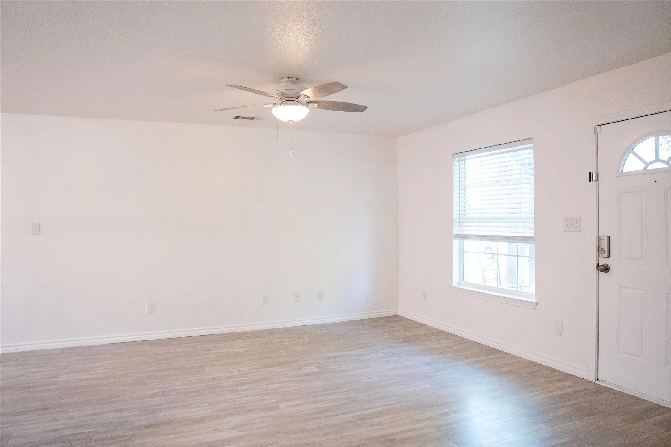 Condominium For Sale in Collin County , 300 S Cottonbelt Avenue 3A, Wylie, Texas 75098, 3 Bedroom, 2 Bathroom, Garage spaces, 1,248 Sqft, built in 2011, mls#21349337, Real Estate Agent in Wylie, Homes For Sale in Collin county, Homes For Sale in Wylie, Realtor in Wylie Texas, Real Estate Brokerage Independent Realty Texas, Luminita Cordes Realtor