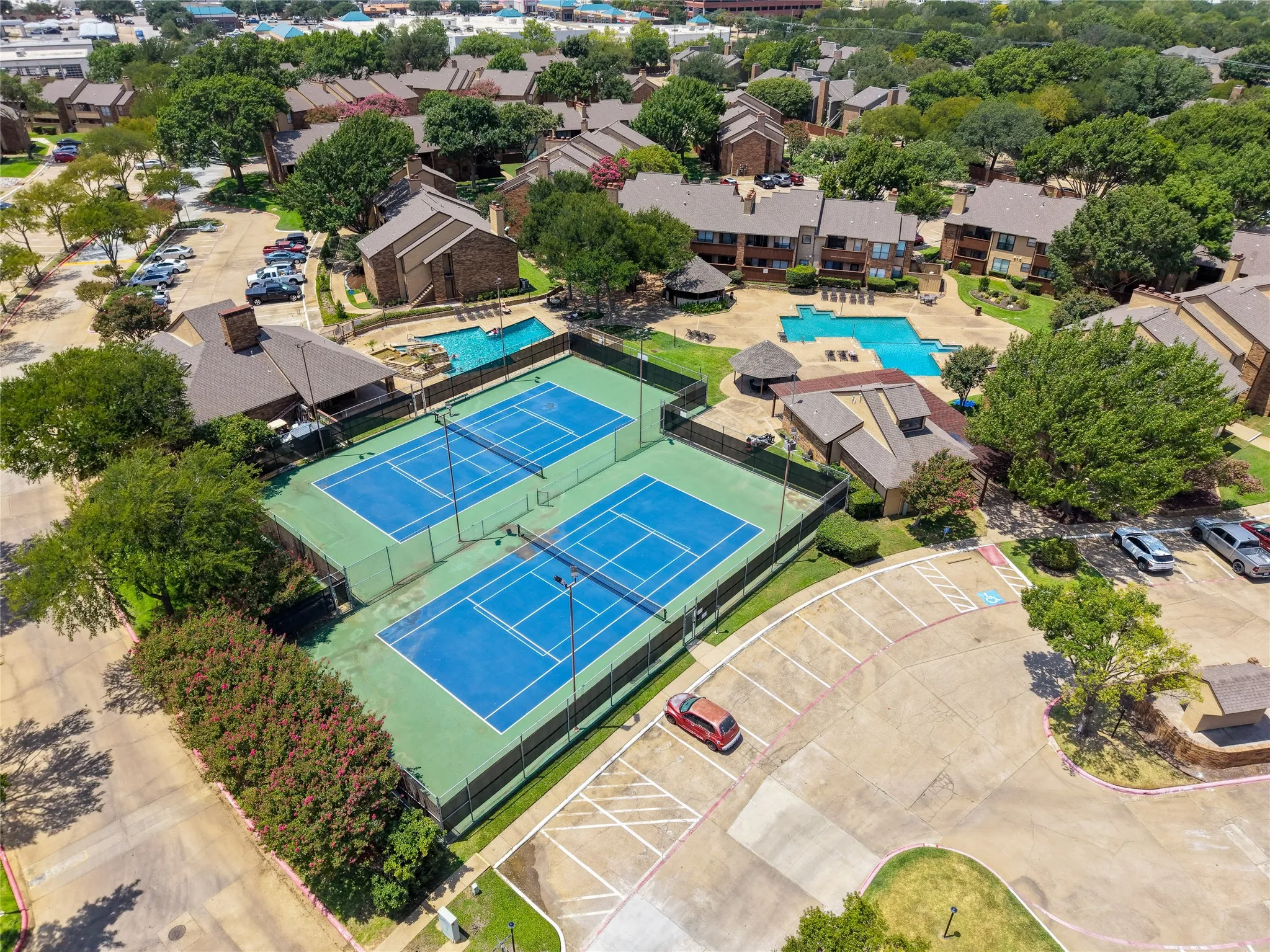 Condominium For Sale in Tarrant County , 1307 Willoughby Lane 5421, Arlington, Texas 76011, 1 Bedroom, 1 Bathroom, Garage spaces, 656 Sqft, built in 1983, mls#21349340, Real Estate Agent in Arlington, Homes For Sale in Tarrant county, Homes For Sale in Arlington, Realtor in Arlington Texas, Real Estate Brokerage Independent Realty Texas, Luminita Cordes Realtor