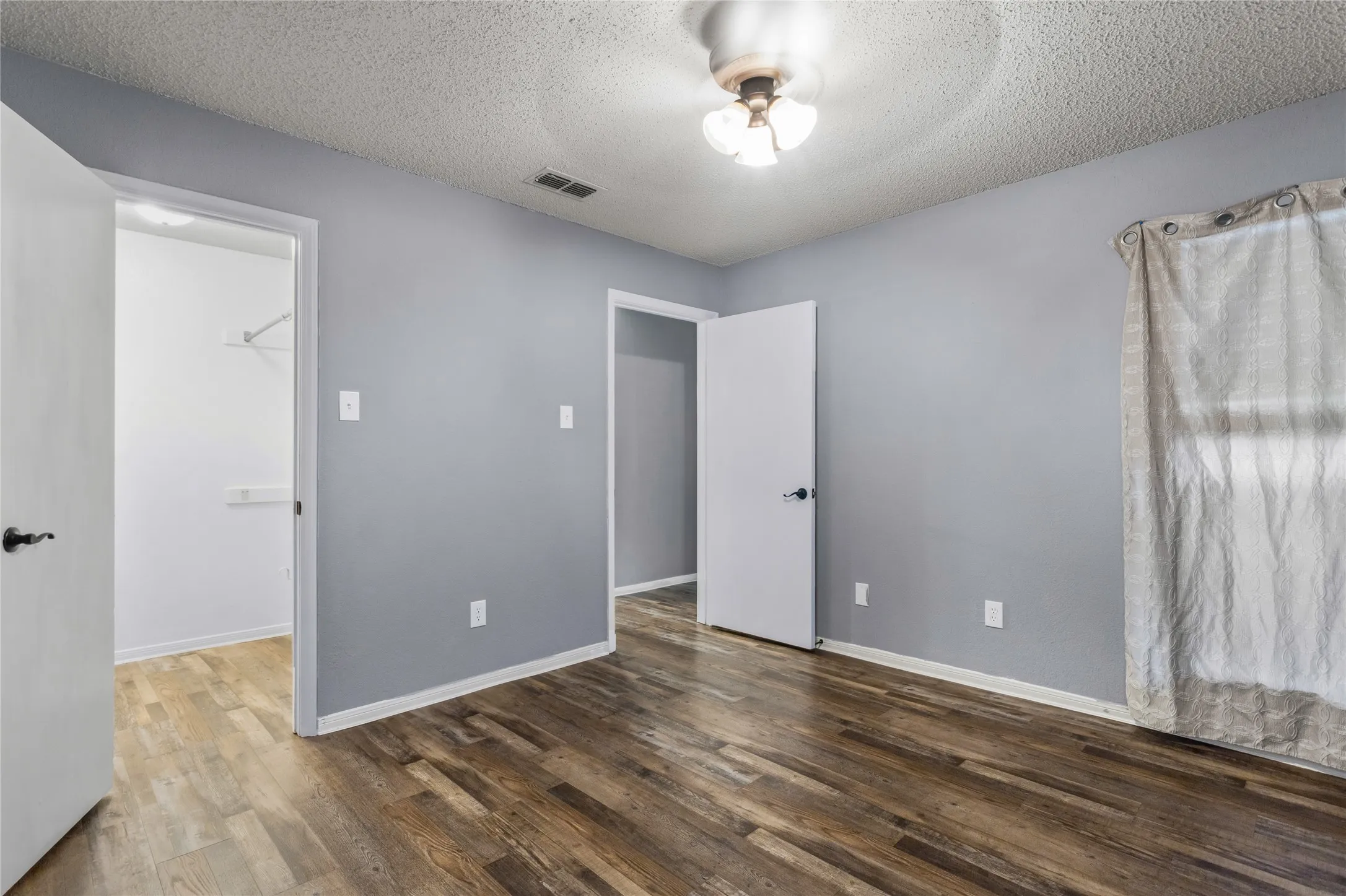 Condominium For Sale in Tarrant County , 1307 Willoughby Lane 5421, Arlington, Texas 76011, 1 Bedroom, 1 Bathroom, Garage spaces, 656 Sqft, built in 1983, mls#21349340, Real Estate Agent in Arlington, Homes For Sale in Tarrant county, Homes For Sale in Arlington, Realtor in Arlington Texas, Real Estate Brokerage Independent Realty Texas, Luminita Cordes Realtor