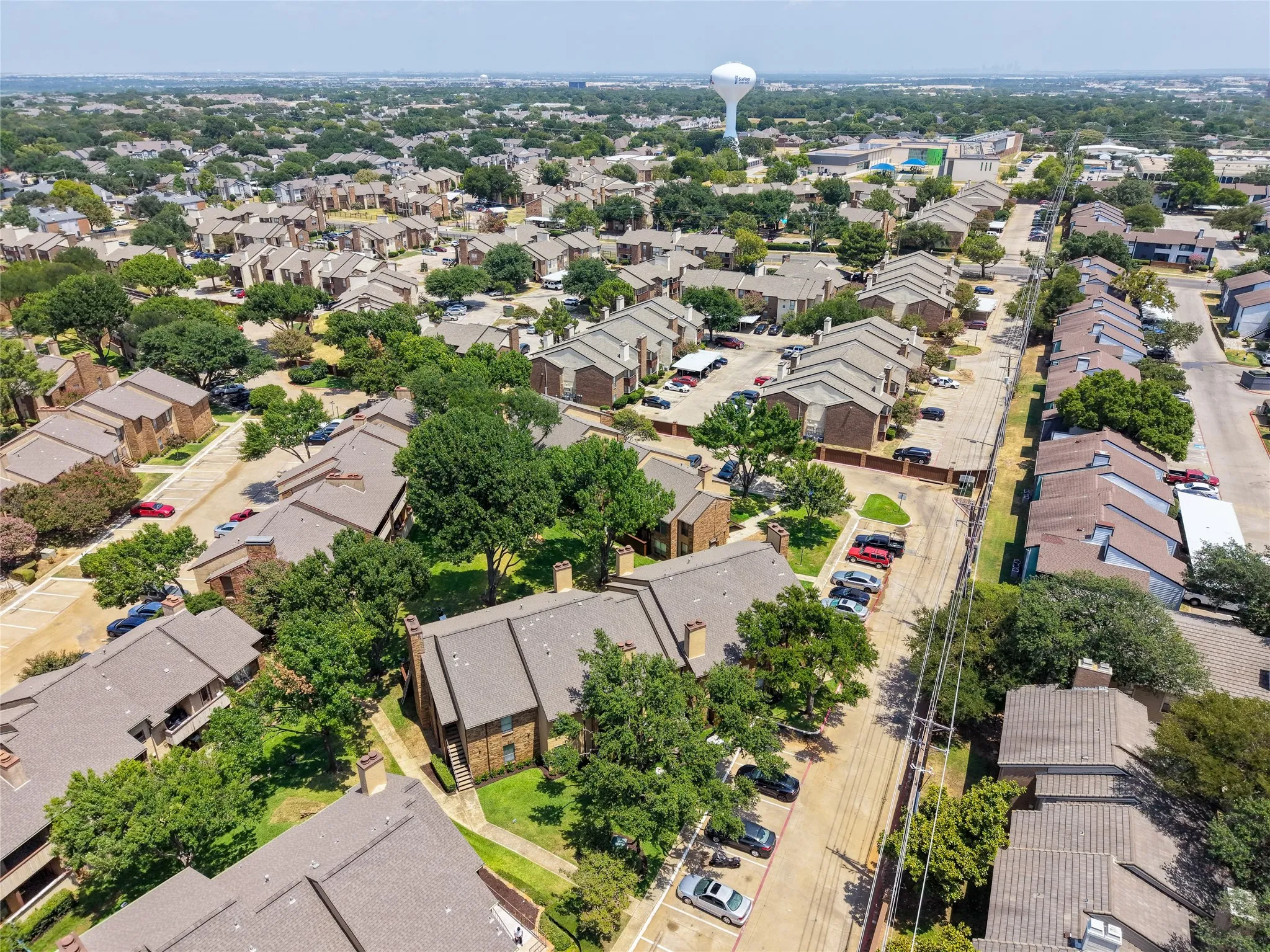 Condominium For Sale in Tarrant County , 1307 Willoughby Lane 5421, Arlington, Texas 76011, 1 Bedroom, 1 Bathroom, Garage spaces, 656 Sqft, built in 1983, mls#21349340, Real Estate Agent in Arlington, Homes For Sale in Tarrant county, Homes For Sale in Arlington, Realtor in Arlington Texas, Real Estate Brokerage Independent Realty Texas, Luminita Cordes Realtor