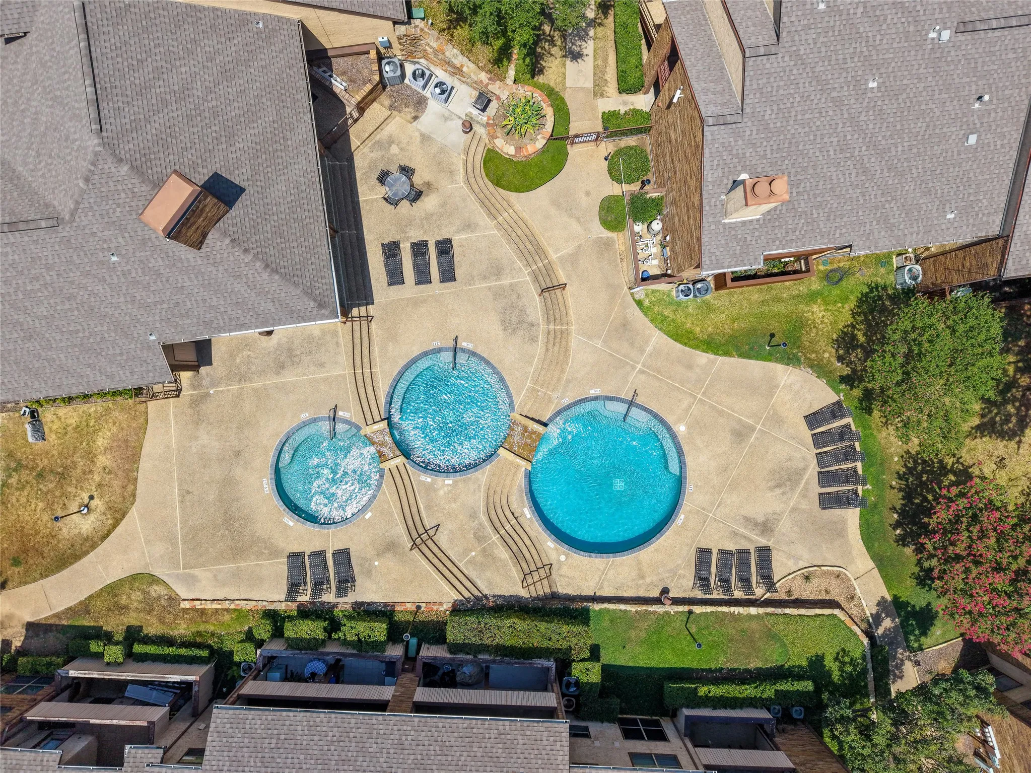 Condominium For Sale in Tarrant County , 1307 Willoughby Lane 5421, Arlington, Texas 76011, 1 Bedroom, 1 Bathroom, Garage spaces, 656 Sqft, built in 1983, mls#21349340, Real Estate Agent in Arlington, Homes For Sale in Tarrant county, Homes For Sale in Arlington, Realtor in Arlington Texas, Real Estate Brokerage Independent Realty Texas, Luminita Cordes Realtor