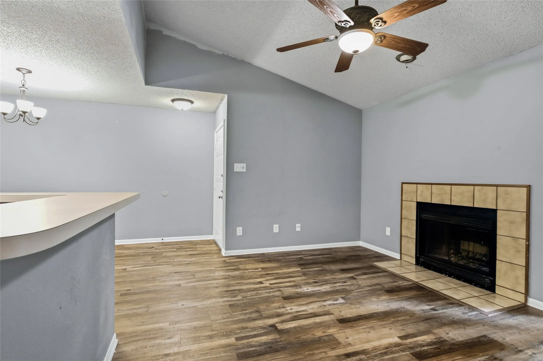 Condominium For Sale in Tarrant County , 1307 Willoughby Lane 5421, Arlington, Texas 76011, 1 Bedroom, 1 Bathroom, Garage spaces, 656 Sqft, built in 1983, mls#21349340, Real Estate Agent in Arlington, Homes For Sale in Tarrant county, Homes For Sale in Arlington, Realtor in Arlington Texas, Real Estate Brokerage Independent Realty Texas, Luminita Cordes Realtor