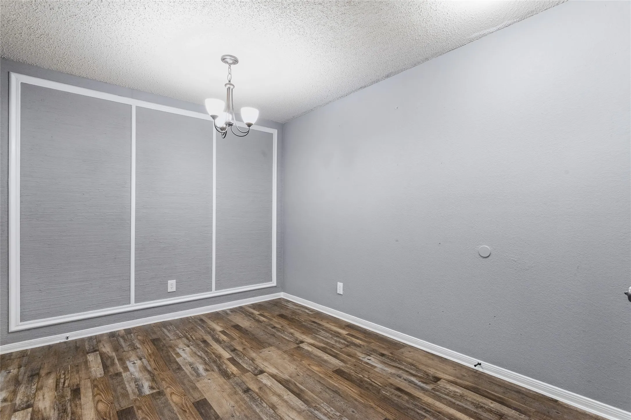Condominium For Sale in Tarrant County , 1307 Willoughby Lane 5421, Arlington, Texas 76011, 1 Bedroom, 1 Bathroom, Garage spaces, 656 Sqft, built in 1983, mls#21349340, Real Estate Agent in Arlington, Homes For Sale in Tarrant county, Homes For Sale in Arlington, Realtor in Arlington Texas, Real Estate Brokerage Independent Realty Texas, Luminita Cordes Realtor