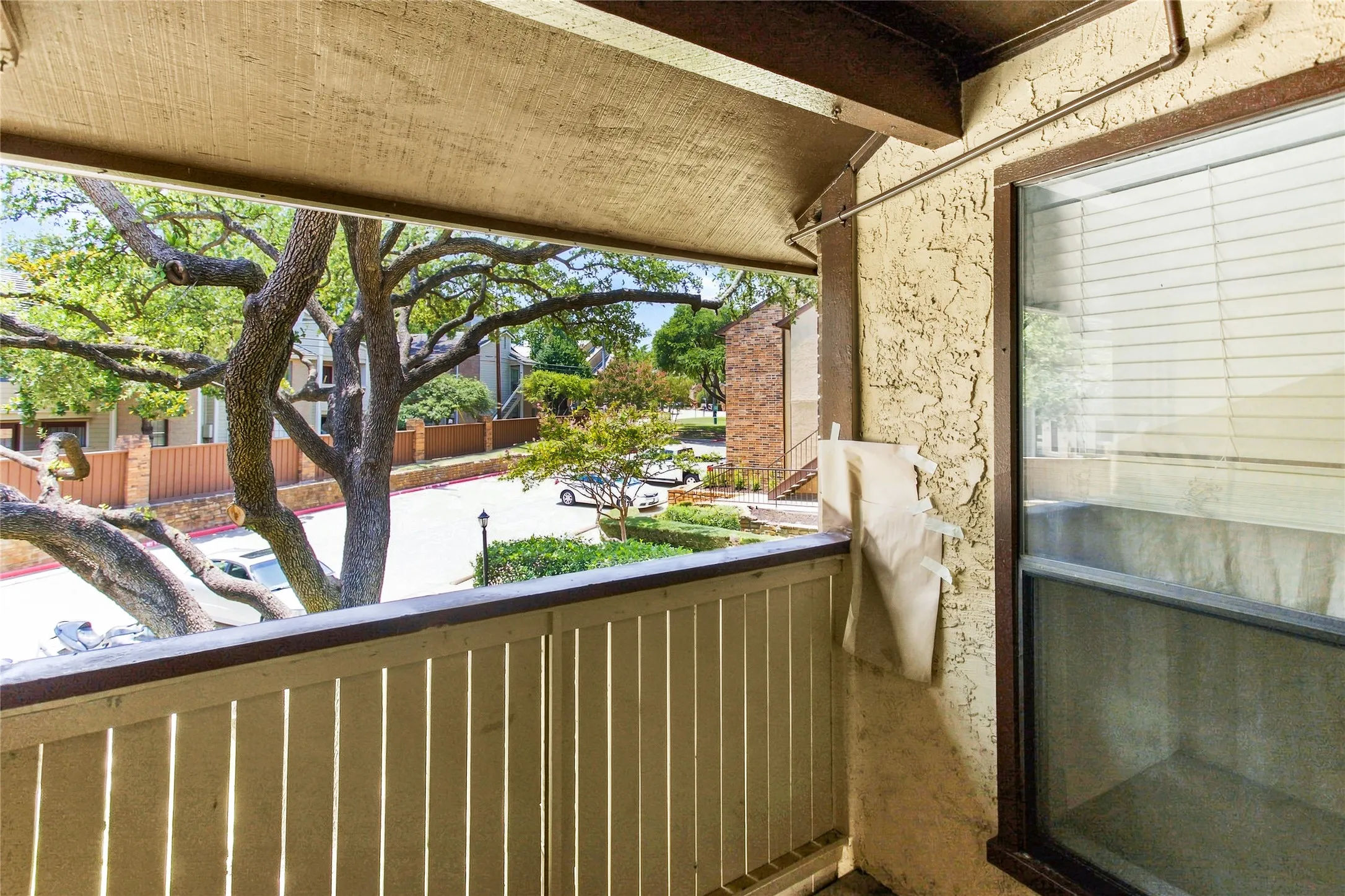 Condominium For Sale in Tarrant County , 1307 Willoughby Lane 5421, Arlington, Texas 76011, 1 Bedroom, 1 Bathroom, Garage spaces, 656 Sqft, built in 1983, mls#21349340, Real Estate Agent in Arlington, Homes For Sale in Tarrant county, Homes For Sale in Arlington, Realtor in Arlington Texas, Real Estate Brokerage Independent Realty Texas, Luminita Cordes Realtor