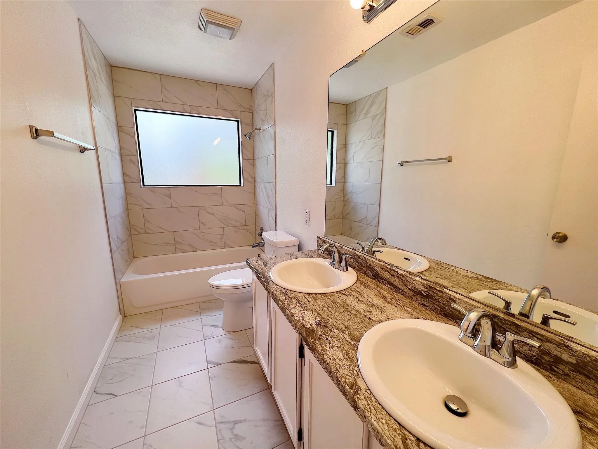 Single Family Residence For Rent in Tarrant County , 616 Valley Spring Drive, Arlington, Texas 76018, 3 Bedroom, 3 Bathroom, 2 Garage spaces, 1,730 Sqft, built in 1986, mls#21349350, Real Estate Agent in Arlington, Homes For Rent in Tarrant county, Homes For Rent in Arlington, Realtor in Arlington Texas, Real Estate Brokerage Independent Realty Texas, Luminita Cordes Realtor