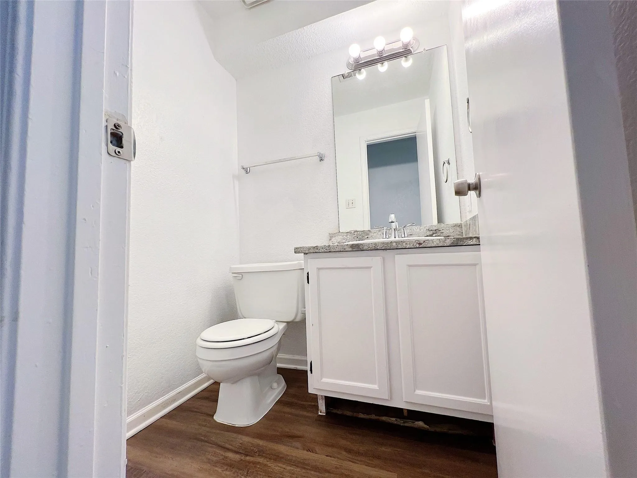 Single Family Residence For Rent in Tarrant County , 616 Valley Spring Drive, Arlington, Texas 76018, 3 Bedroom, 3 Bathroom, 2 Garage spaces, 1,730 Sqft, built in 1986, mls#21349350, Real Estate Agent in Arlington, Homes For Rent in Tarrant county, Homes For Rent in Arlington, Realtor in Arlington Texas, Real Estate Brokerage Independent Realty Texas, Luminita Cordes Realtor