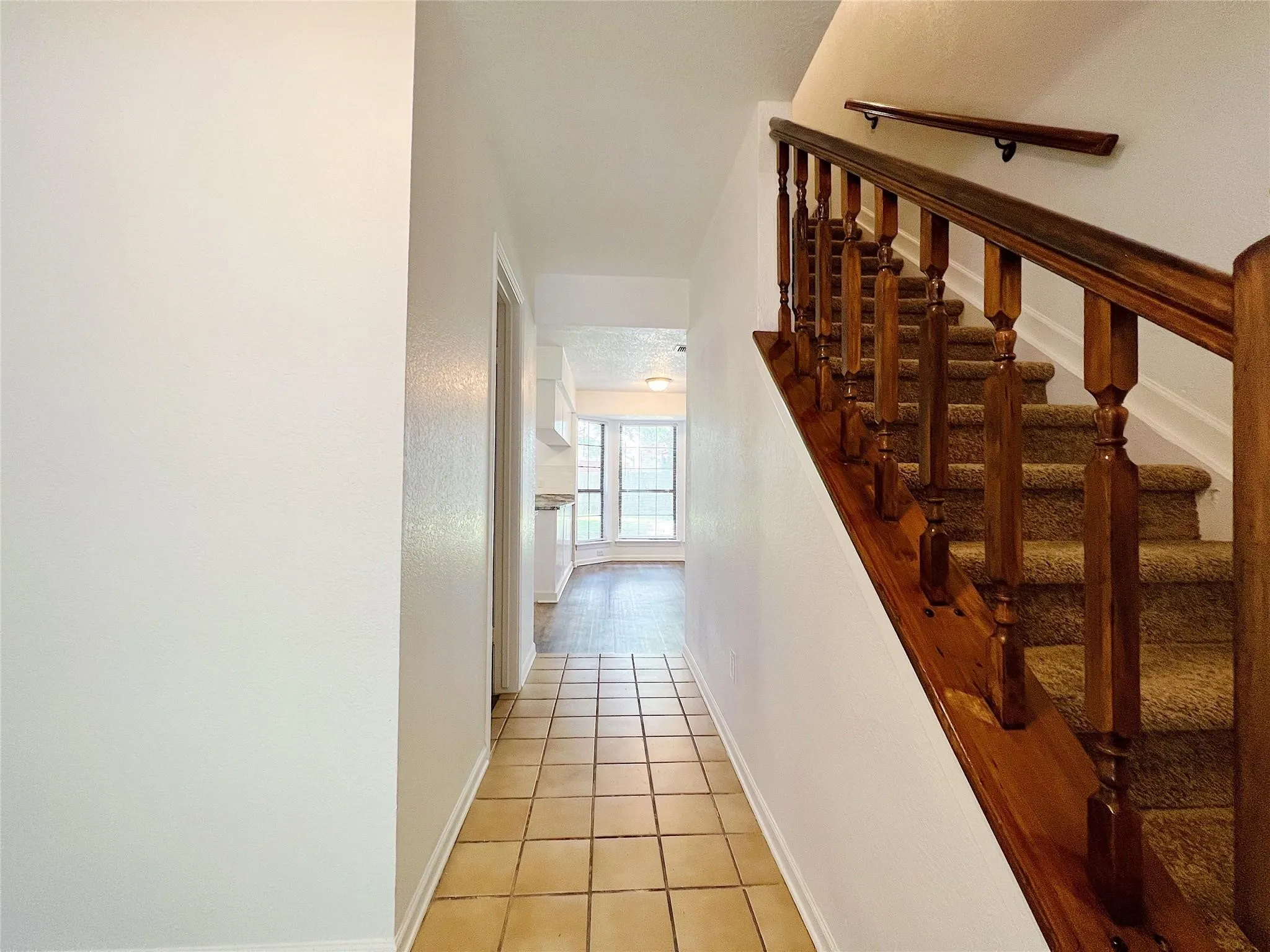 Single Family Residence For Rent in Tarrant County , 616 Valley Spring Drive, Arlington, Texas 76018, 3 Bedroom, 3 Bathroom, 2 Garage spaces, 1,730 Sqft, built in 1986, mls#21349350, Real Estate Agent in Arlington, Homes For Rent in Tarrant county, Homes For Rent in Arlington, Realtor in Arlington Texas, Real Estate Brokerage Independent Realty Texas, Luminita Cordes Realtor