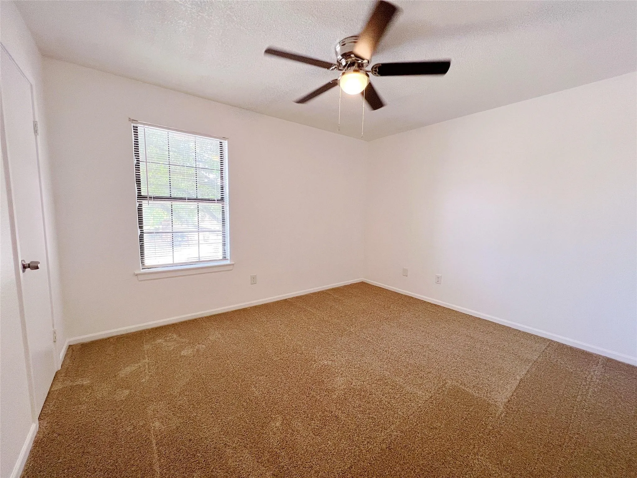 Single Family Residence For Rent in Tarrant County , 616 Valley Spring Drive, Arlington, Texas 76018, 3 Bedroom, 3 Bathroom, 2 Garage spaces, 1,730 Sqft, built in 1986, mls#21349350, Real Estate Agent in Arlington, Homes For Rent in Tarrant county, Homes For Rent in Arlington, Realtor in Arlington Texas, Real Estate Brokerage Independent Realty Texas, Luminita Cordes Realtor