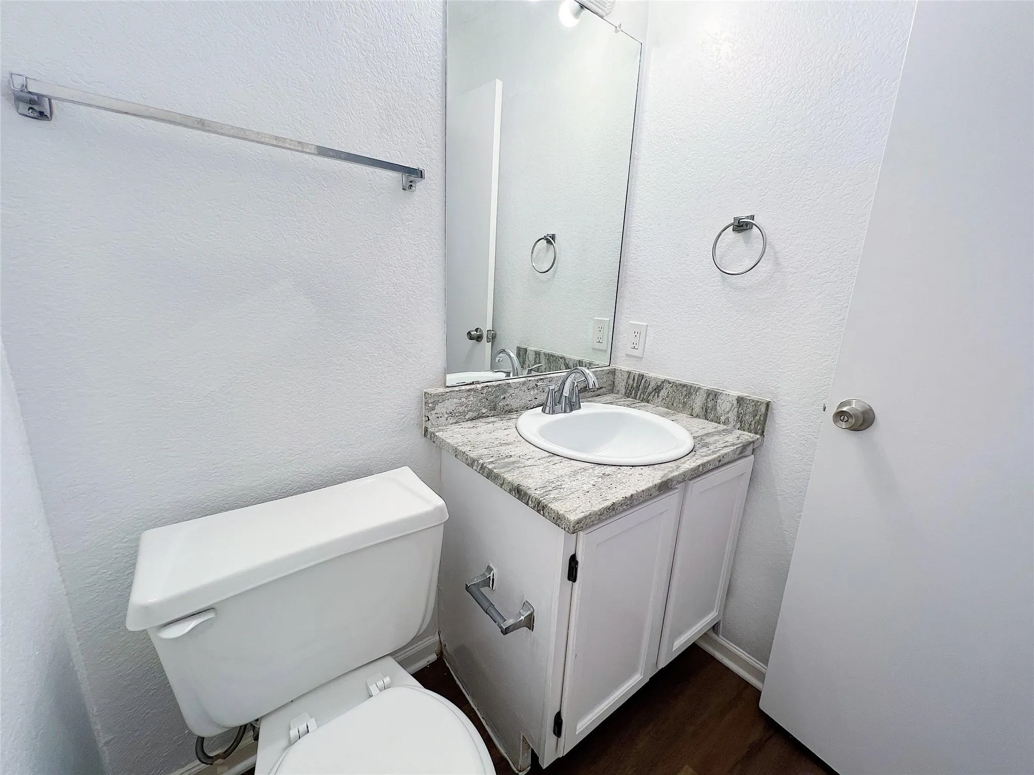 Single Family Residence For Rent in Tarrant County , 616 Valley Spring Drive, Arlington, Texas 76018, 3 Bedroom, 3 Bathroom, 2 Garage spaces, 1,730 Sqft, built in 1986, mls#21349350, Real Estate Agent in Arlington, Homes For Rent in Tarrant county, Homes For Rent in Arlington, Realtor in Arlington Texas, Real Estate Brokerage Independent Realty Texas, Luminita Cordes Realtor