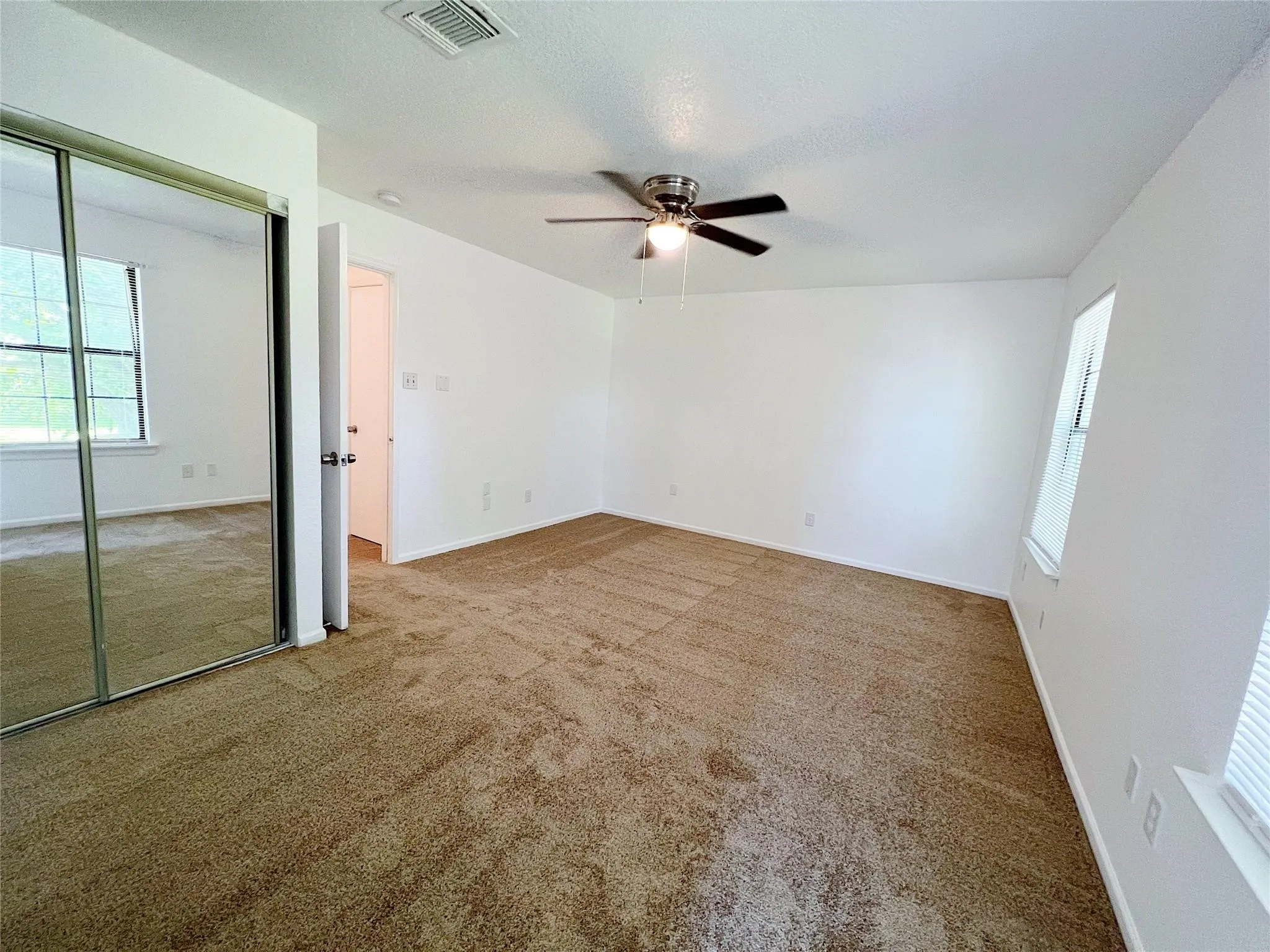 Single Family Residence For Rent in Tarrant County , 616 Valley Spring Drive, Arlington, Texas 76018, 3 Bedroom, 3 Bathroom, 2 Garage spaces, 1,730 Sqft, built in 1986, mls#21349350, Real Estate Agent in Arlington, Homes For Rent in Tarrant county, Homes For Rent in Arlington, Realtor in Arlington Texas, Real Estate Brokerage Independent Realty Texas, Luminita Cordes Realtor