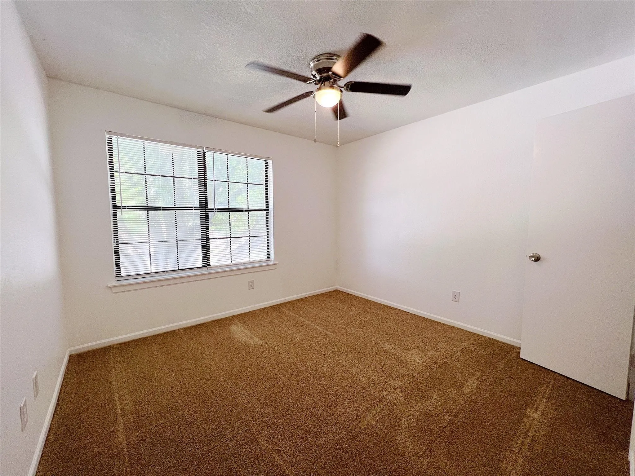 Single Family Residence For Rent in Tarrant County , 616 Valley Spring Drive, Arlington, Texas 76018, 3 Bedroom, 3 Bathroom, 2 Garage spaces, 1,730 Sqft, built in 1986, mls#21349350, Real Estate Agent in Arlington, Homes For Rent in Tarrant county, Homes For Rent in Arlington, Realtor in Arlington Texas, Real Estate Brokerage Independent Realty Texas, Luminita Cordes Realtor