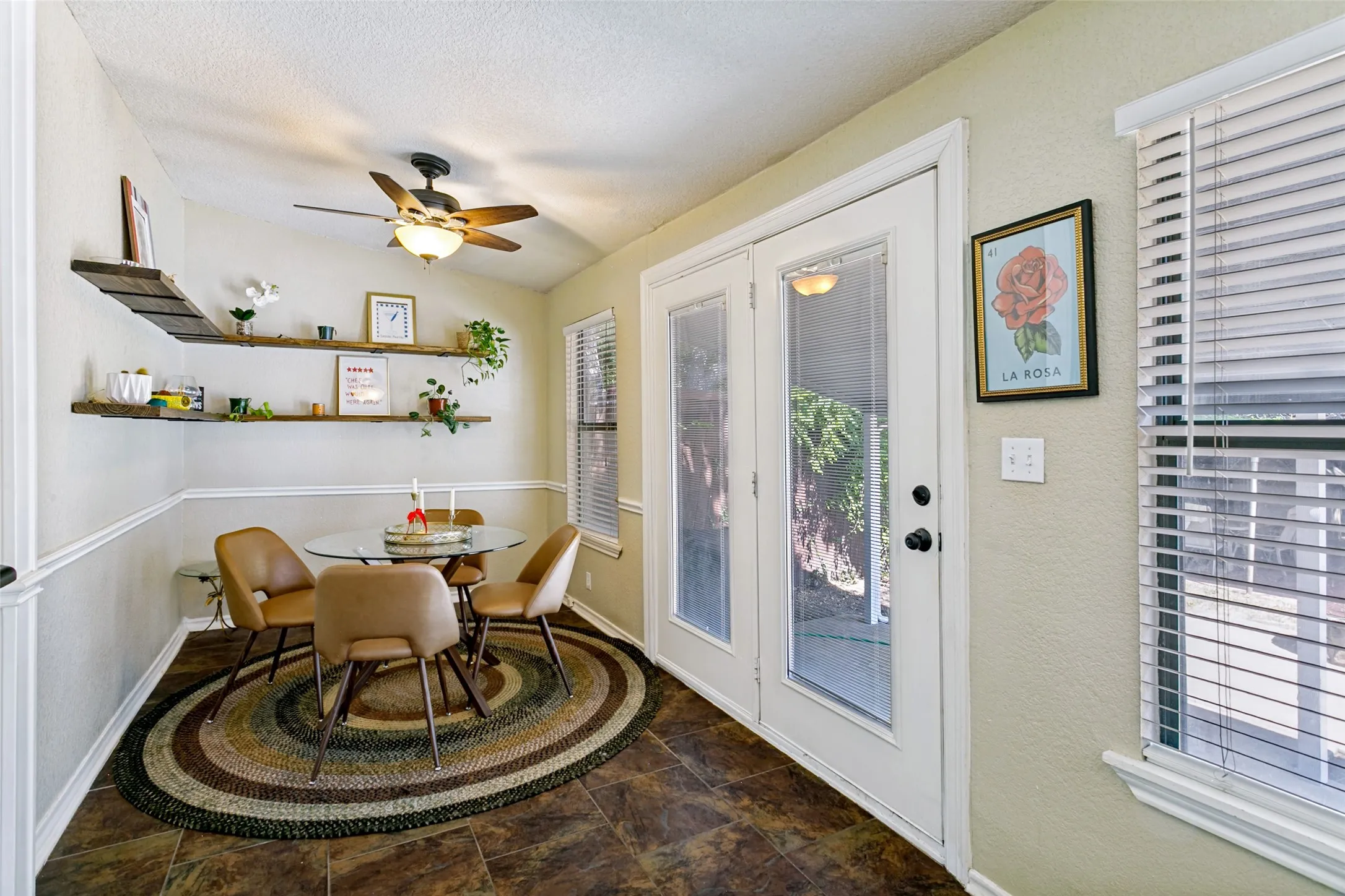 The cozy breakfast nook, dining area.