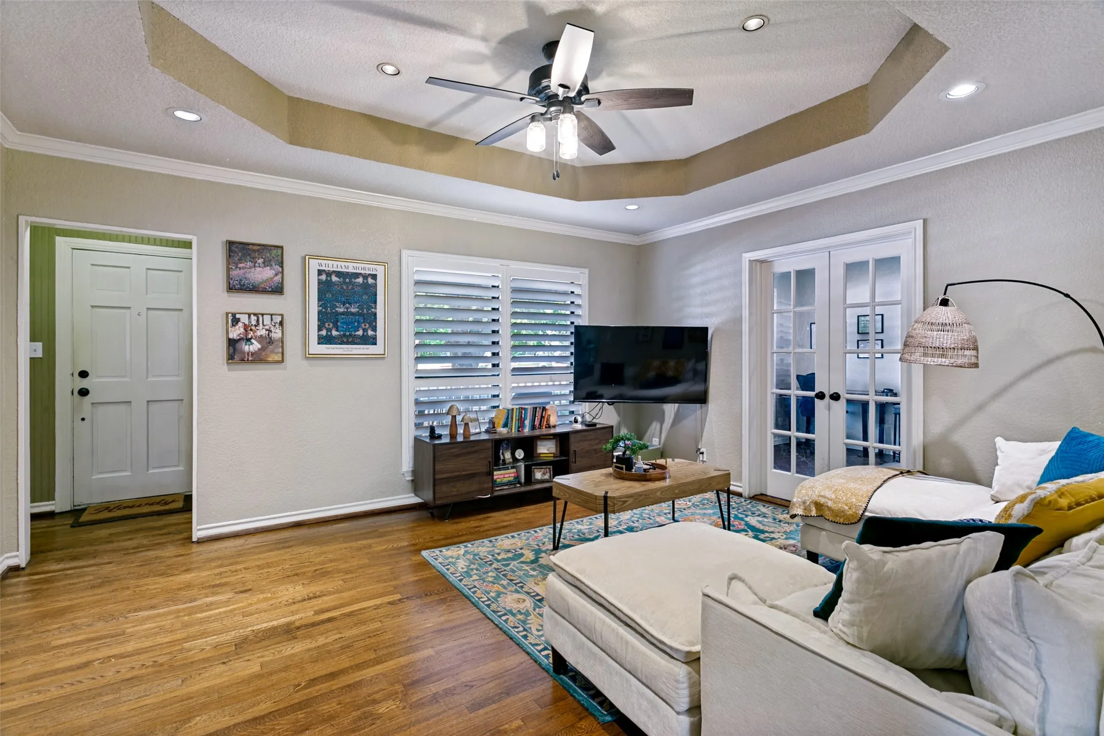 A glimpse of the foyer is to the left.