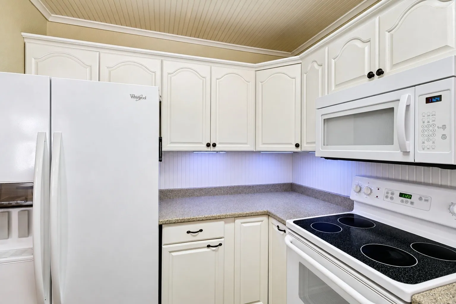 Single Family Residence For Sale in Tarrant County , 5012 Calmont Avenue, Fort Worth, Texas 76107, 3 Bedroom, 2 Bathroom, 2 Garage spaces, 1,264 Sqft, built in 1939, mls#21348450, Real Estate Agent in Fort Worth, Homes For Sale in Tarrant county, Homes For Sale in Fort Worth, Realtor in Fort Worth Texas, Real Estate Brokerage Independent Realty Texas, Luminita Cordes Realtor