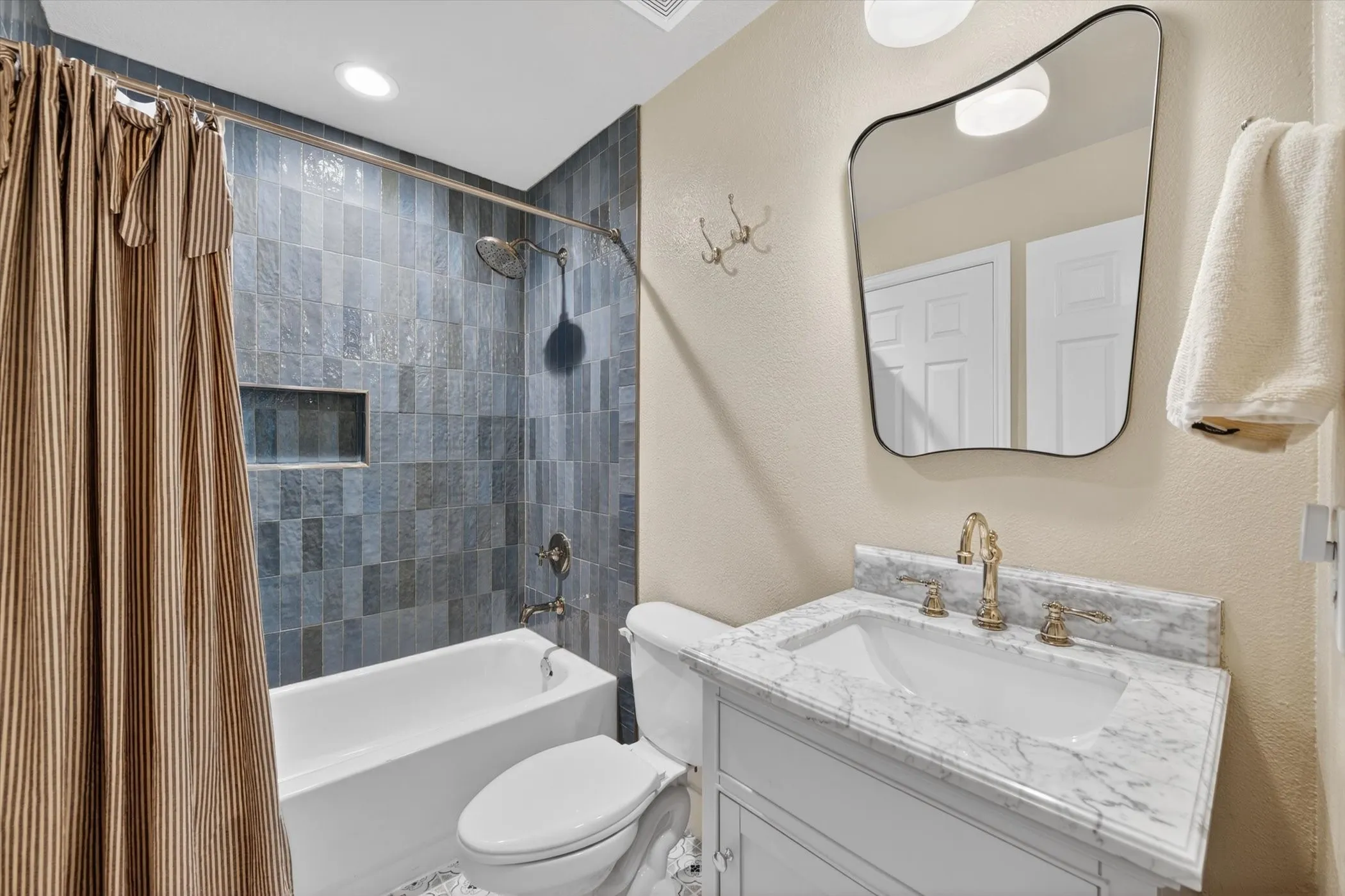 Single Family Residence For Sale in Collin County , 915 Saratoga Drive, Allen, Texas 75013, 4 Bedroom, 4 Bathroom, 3 Garage spaces, 3,652 Sqft, built in 2003, mls#21348973, Real Estate Agent in Allen, Homes For Sale in Collin county, Homes For Sale in Allen, Realtor in Allen Texas, Real Estate Brokerage Independent Realty Texas, Luminita Cordes Realtor