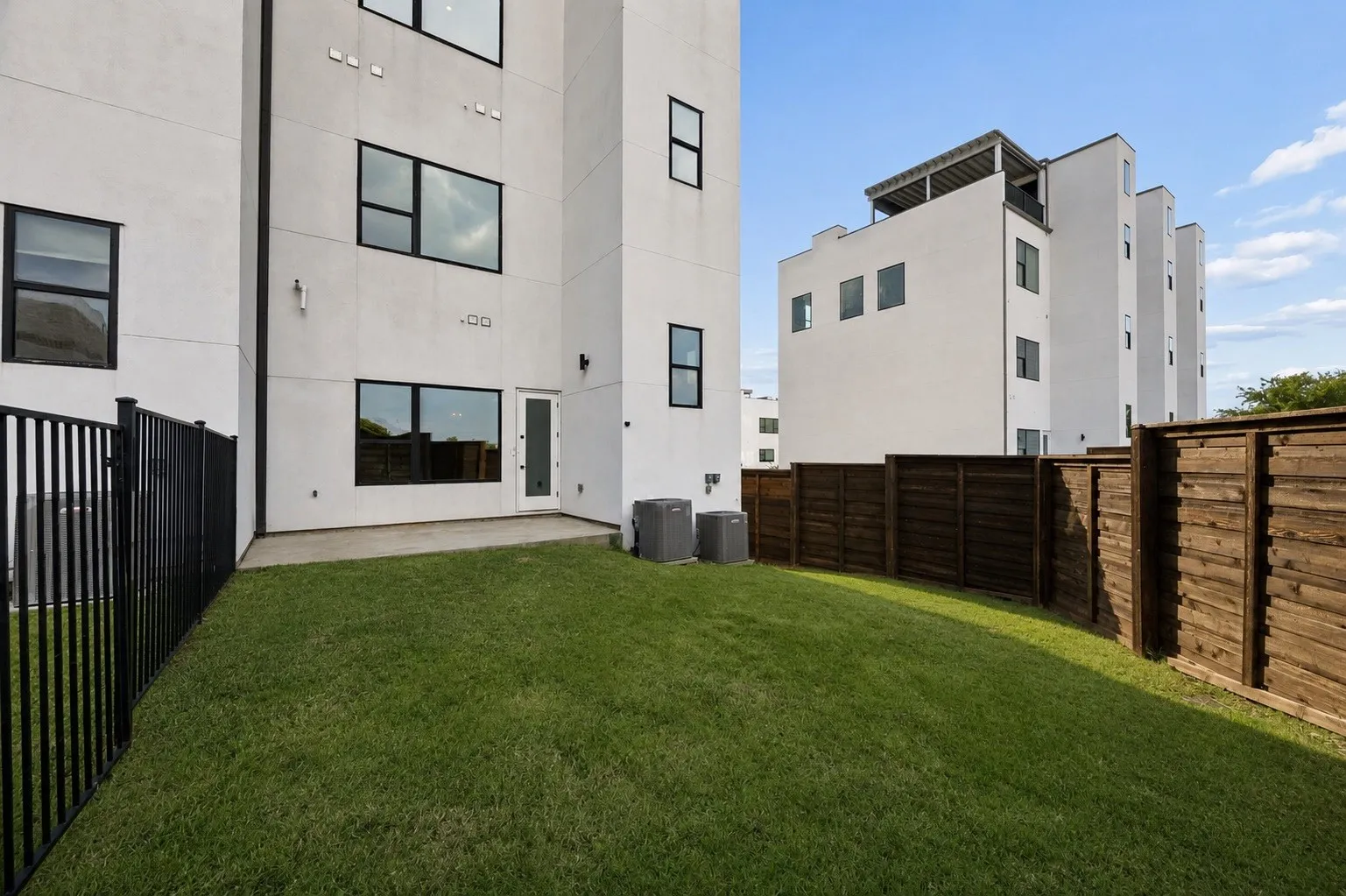 Townhouse For Sale in Denton County , 4948 Blaynes View, The Colony, Texas 75056, 4 Bedroom, 6 Bathroom, 2 Garage spaces, 3,418 Sqft, built in 2022, Price $1,049,900, mls#21319325, Real Estate Agent in The Colony, Homes For Sale in Denton county, Homes For Sale in The Colony, Realtor in The Colony Texas, Real Estate Brokerage Independent Realty Texas, Luminita Cordes Realtor