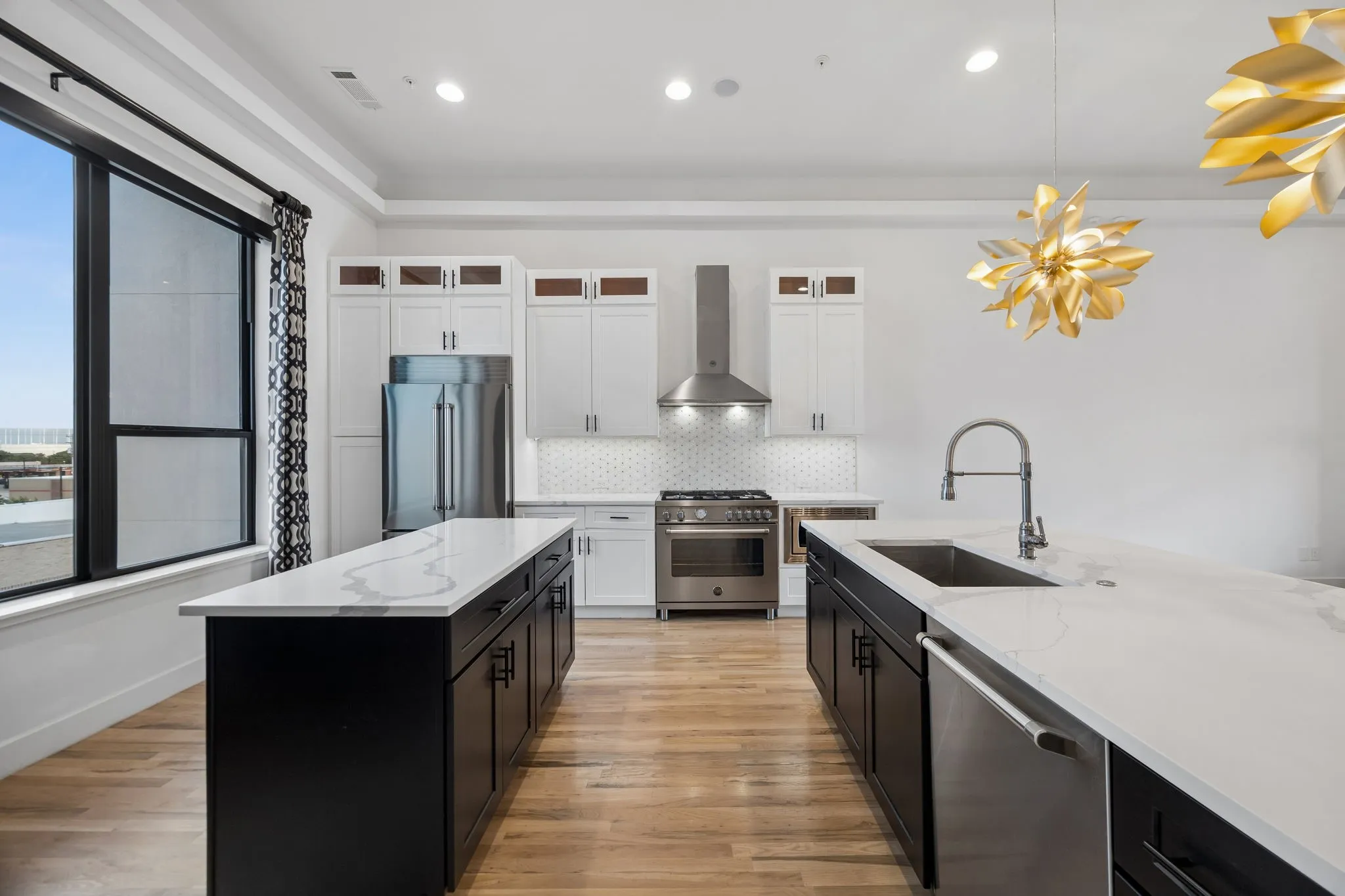 Townhouse For Sale in Denton County , 4948 Blaynes View, The Colony, Texas 75056, 4 Bedroom, 6 Bathroom, 2 Garage spaces, 3,418 Sqft, built in 2022, Price $1,049,900, mls#21319325, Real Estate Agent in The Colony, Homes For Sale in Denton county, Homes For Sale in The Colony, Realtor in The Colony Texas, Real Estate Brokerage Independent Realty Texas, Luminita Cordes Realtor