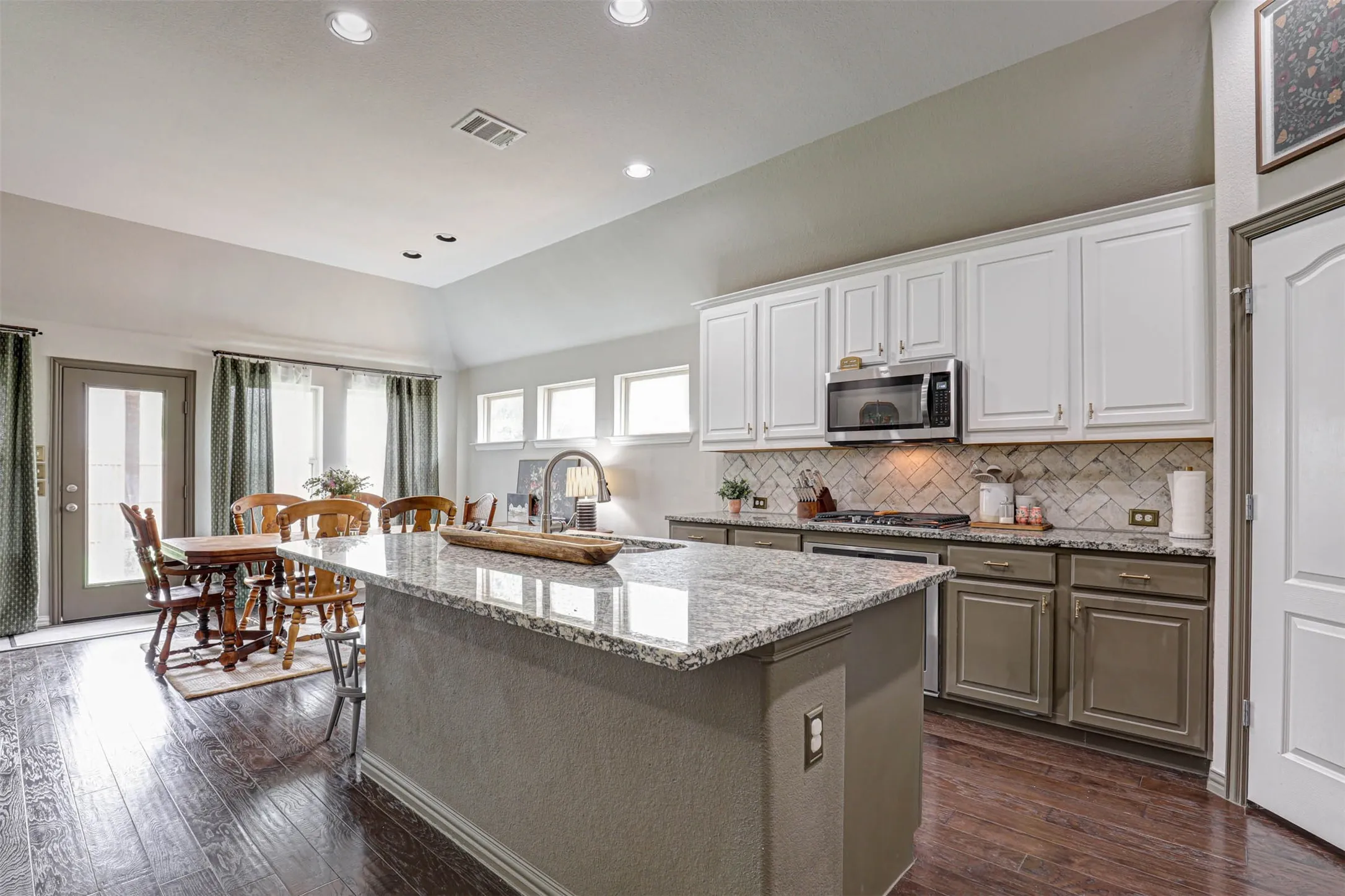 Single Family Residence For Sale in Denton County , 2452 Open Range Drive, Fort Worth, Texas 76177, 3 Bedroom, 2 Bathroom, 2 Garage spaces, 2,001 Sqft, built in 2017, mls#21331939, Real Estate Agent in Fort Worth, Homes For Sale in Denton county, Homes For Sale in Fort Worth, Realtor in Fort Worth Texas, Real Estate Brokerage Independent Realty Texas, Luminita Cordes Realtor