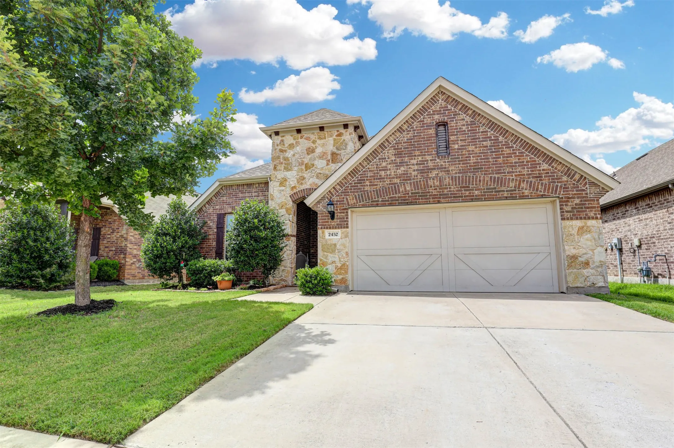 Single Family Residence For Sale in Denton County , 2452 Open Range Drive, Fort Worth, Texas 76177, 3 Bedroom, 2 Bathroom, 2 Garage spaces, 2,001 Sqft, built in 2017, mls#21331939, Real Estate Agent in Fort Worth, Homes For Sale in Denton county, Homes For Sale in Fort Worth, Realtor in Fort Worth Texas, Real Estate Brokerage Independent Realty Texas, Luminita Cordes Realtor