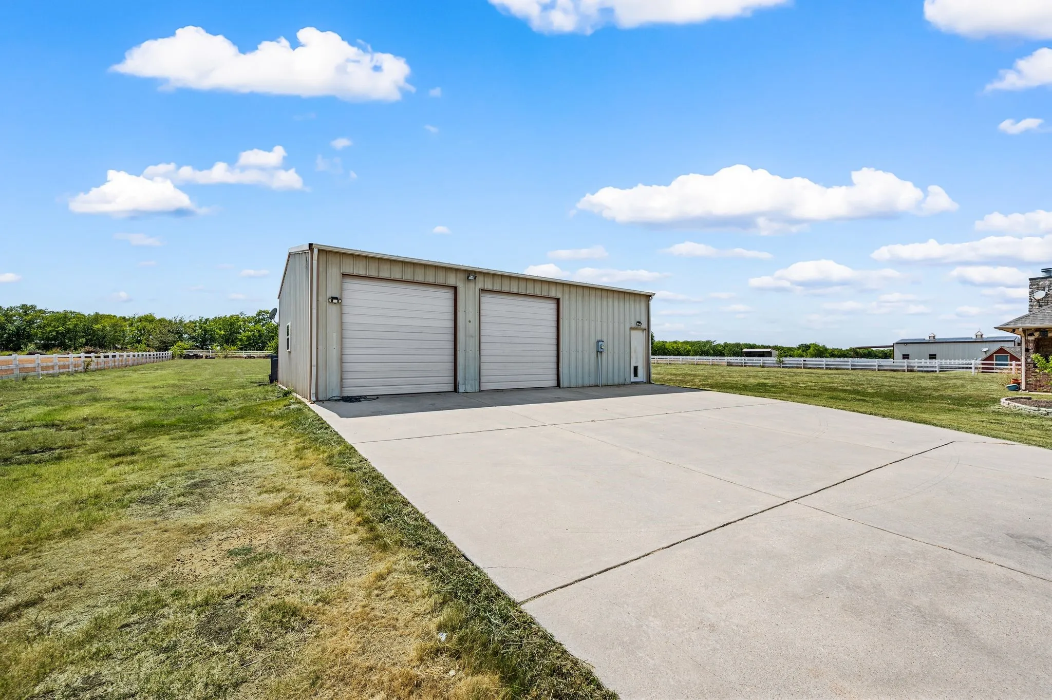 Single Family Residence For Sale in Tarrant County , 13425 Willow Creek Drive, Haslet, Texas 76052, 4 Bedroom, 5 Bathroom, 3 Garage spaces, 3,645 Sqft, built in 2002, mls#21341639, Real Estate Agent in Haslet, Homes For Sale in Tarrant county, Homes For Sale in Haslet, Realtor in Haslet Texas, Real Estate Brokerage Independent Realty Texas, Luminita Cordes Realtor