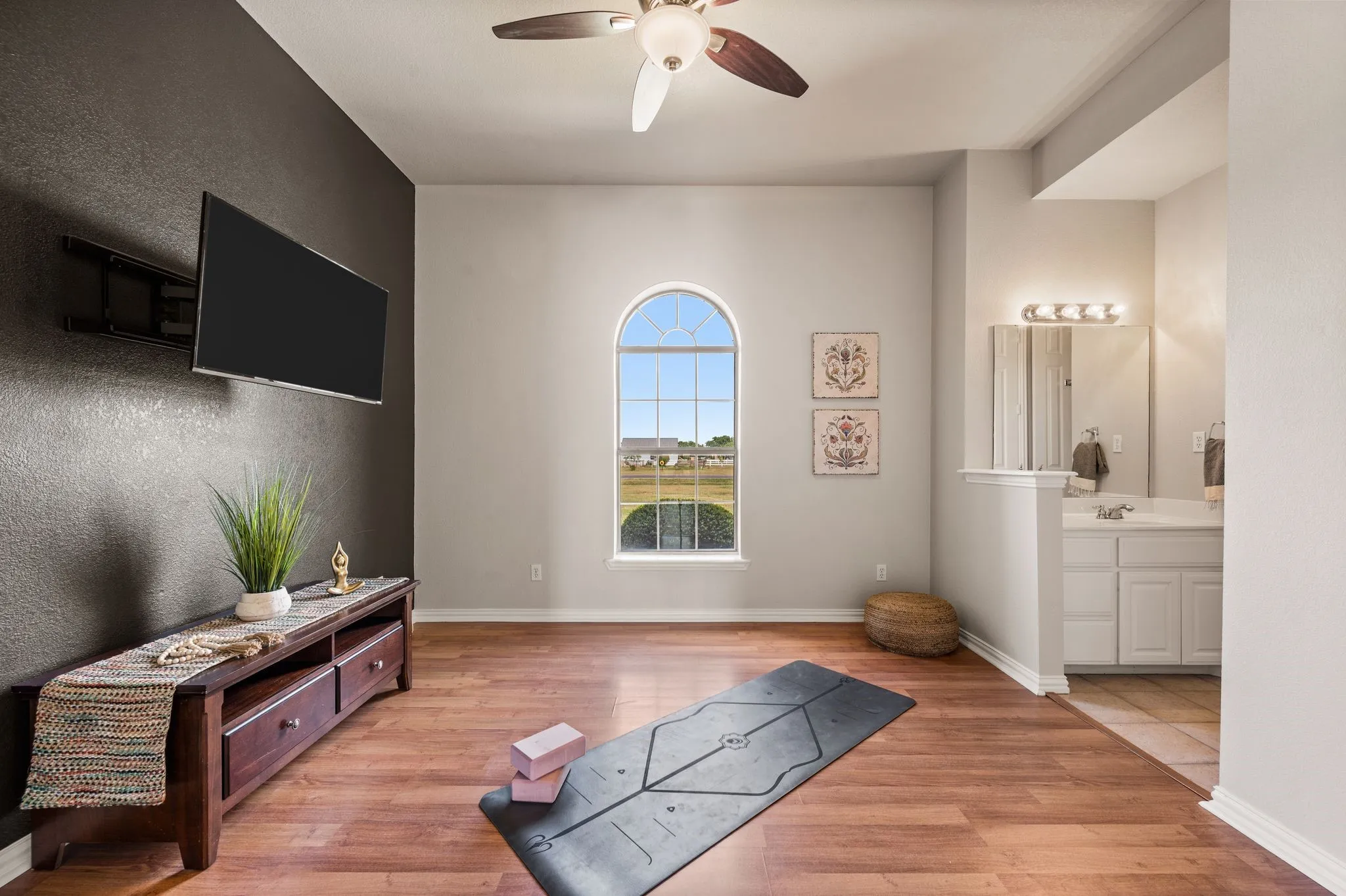 Single Family Residence For Sale in Tarrant County , 13425 Willow Creek Drive, Haslet, Texas 76052, 4 Bedroom, 5 Bathroom, 3 Garage spaces, 3,645 Sqft, built in 2002, mls#21341639, Real Estate Agent in Haslet, Homes For Sale in Tarrant county, Homes For Sale in Haslet, Realtor in Haslet Texas, Real Estate Brokerage Independent Realty Texas, Luminita Cordes Realtor