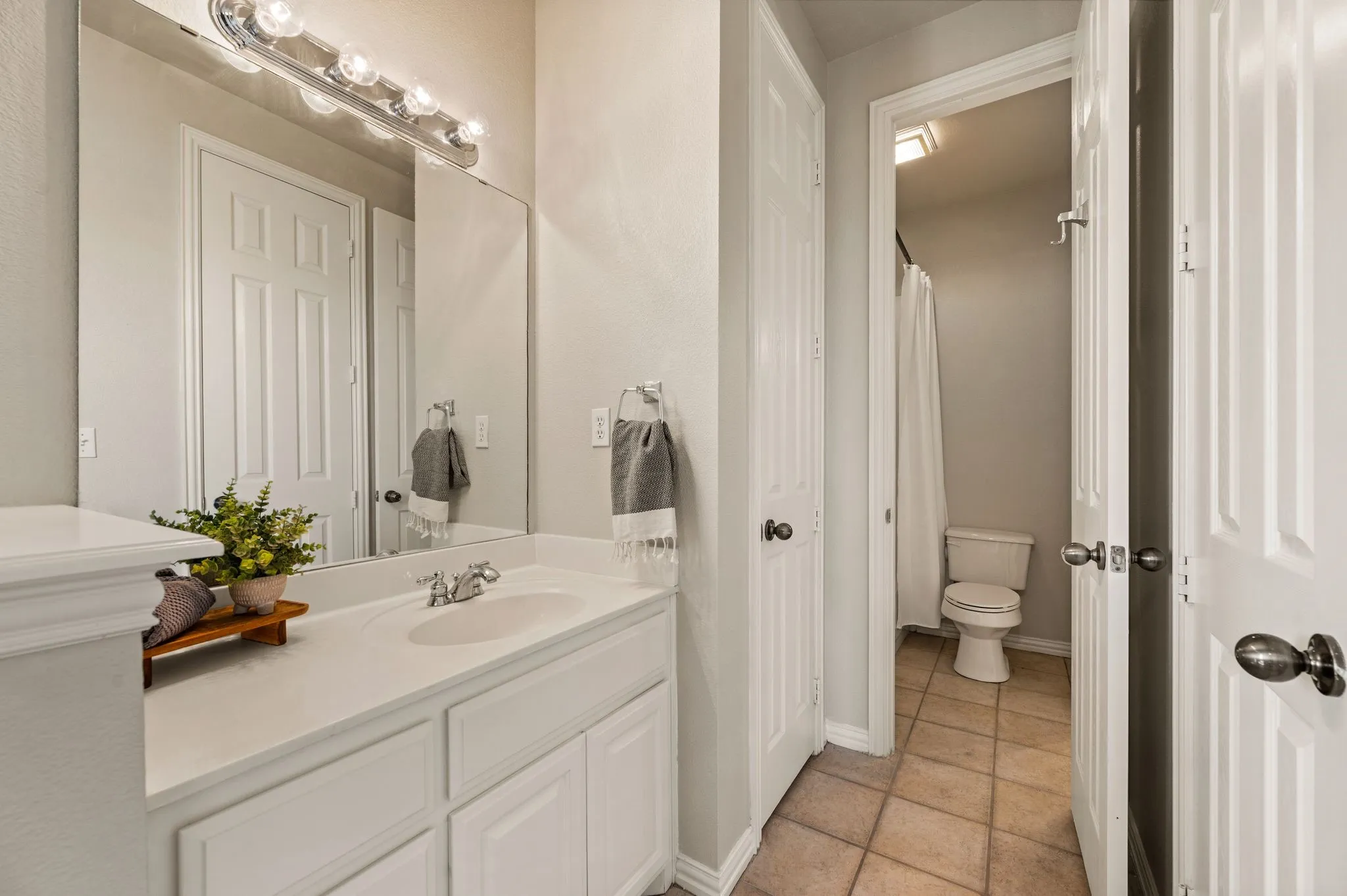 Single Family Residence For Sale in Tarrant County , 13425 Willow Creek Drive, Haslet, Texas 76052, 4 Bedroom, 5 Bathroom, 3 Garage spaces, 3,645 Sqft, built in 2002, mls#21341639, Real Estate Agent in Haslet, Homes For Sale in Tarrant county, Homes For Sale in Haslet, Realtor in Haslet Texas, Real Estate Brokerage Independent Realty Texas, Luminita Cordes Realtor