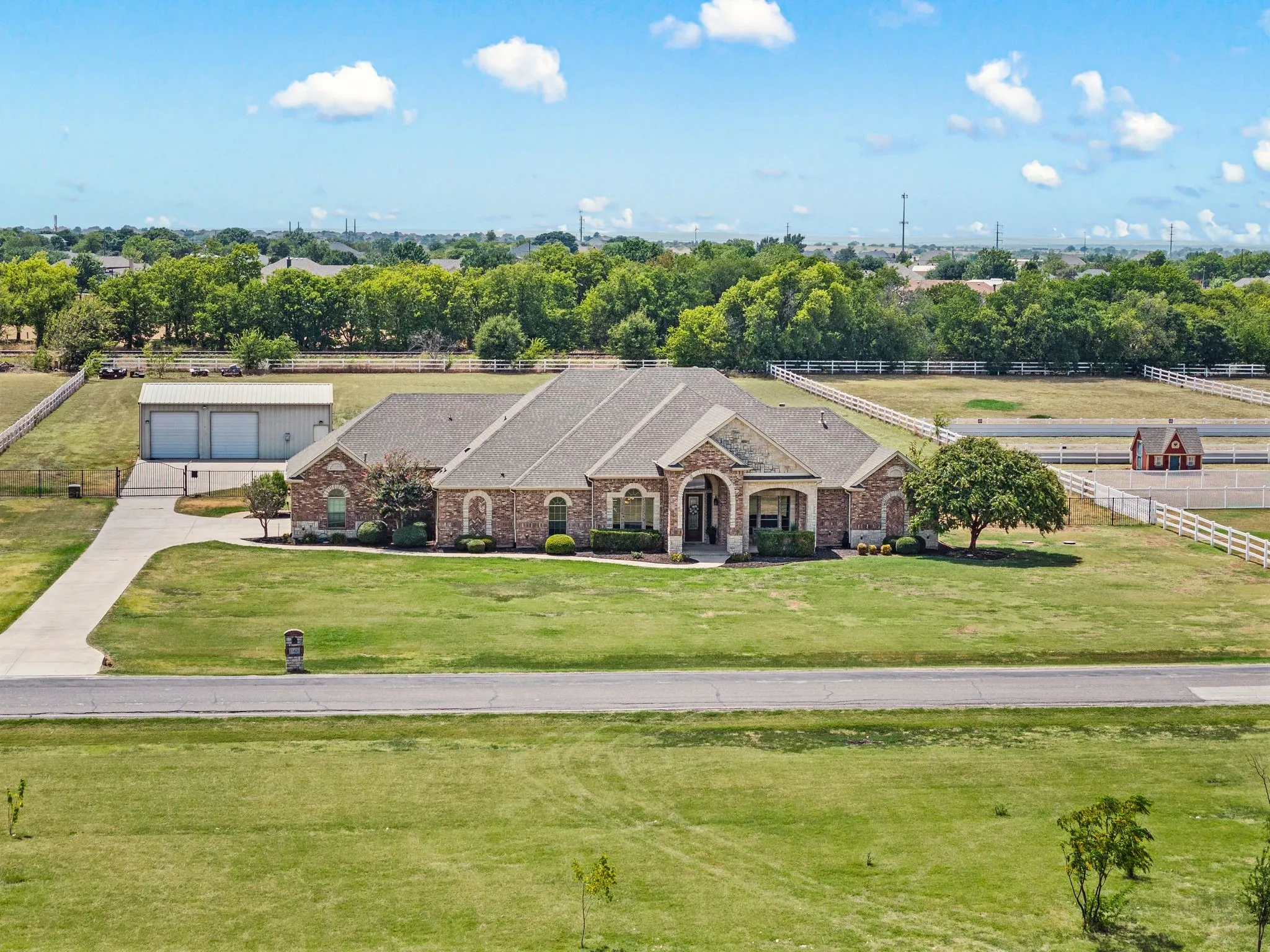 Single Family Residence For Sale in Tarrant County , 13425 Willow Creek Drive, Haslet, Texas 76052, 4 Bedroom, 5 Bathroom, 3 Garage spaces, 3,645 Sqft, built in 2002, mls#21341639, Real Estate Agent in Haslet, Homes For Sale in Tarrant county, Homes For Sale in Haslet, Realtor in Haslet Texas, Real Estate Brokerage Independent Realty Texas, Luminita Cordes Realtor