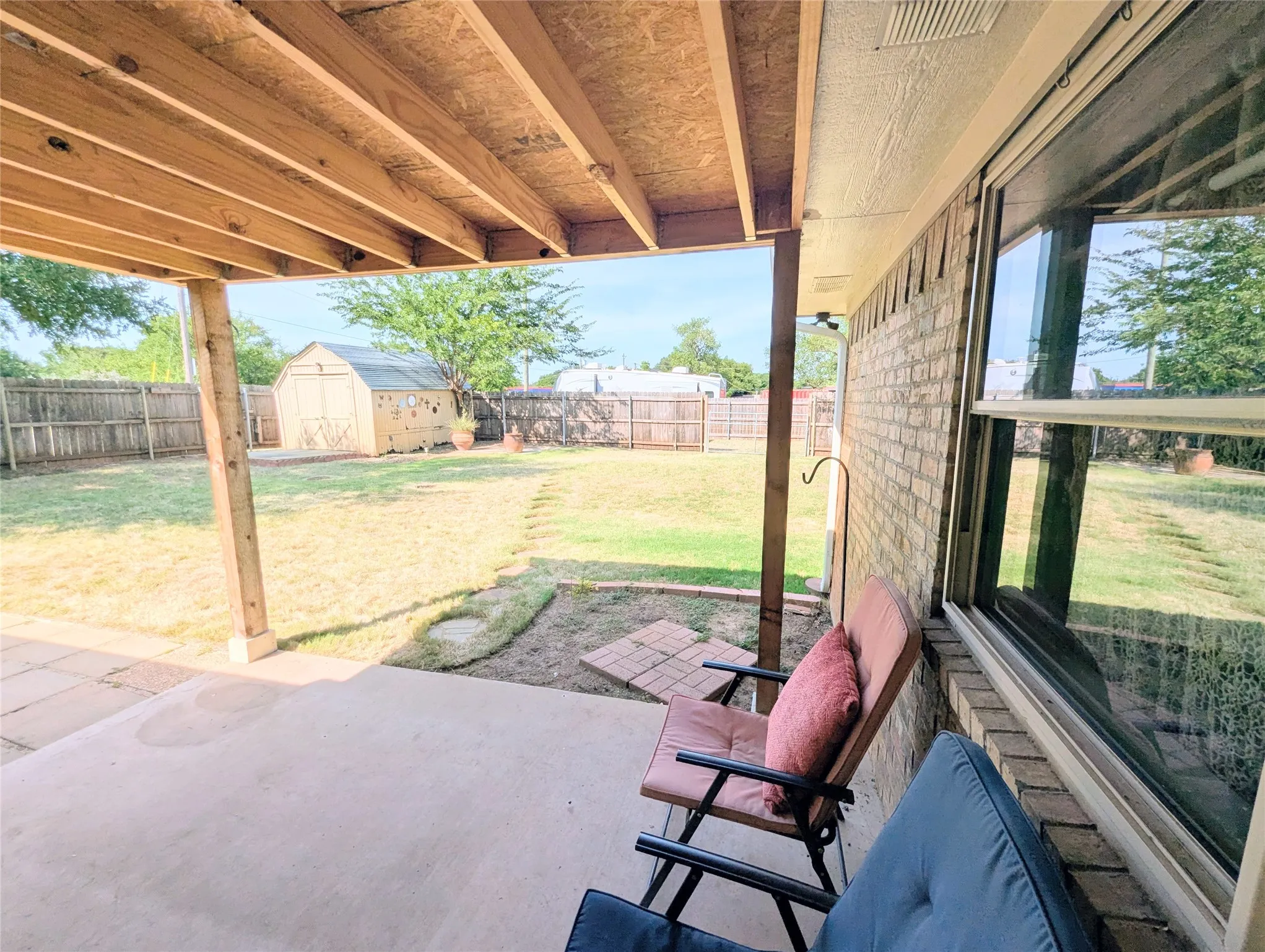 Single Family Residence For Rent in Hood County , 2100 N Rough Creek Court, Granbury, Texas 76048, 3 Bedroom, 2 Bathroom, Garage spaces, 1,676 Sqft, built in 1982, mls#21348932, Real Estate Agent in Granbury, Homes For Rent in Hood county, Homes For Rent in Granbury, Realtor in Granbury Texas, Real Estate Brokerage Independent Realty Texas, Luminita Cordes Realtor