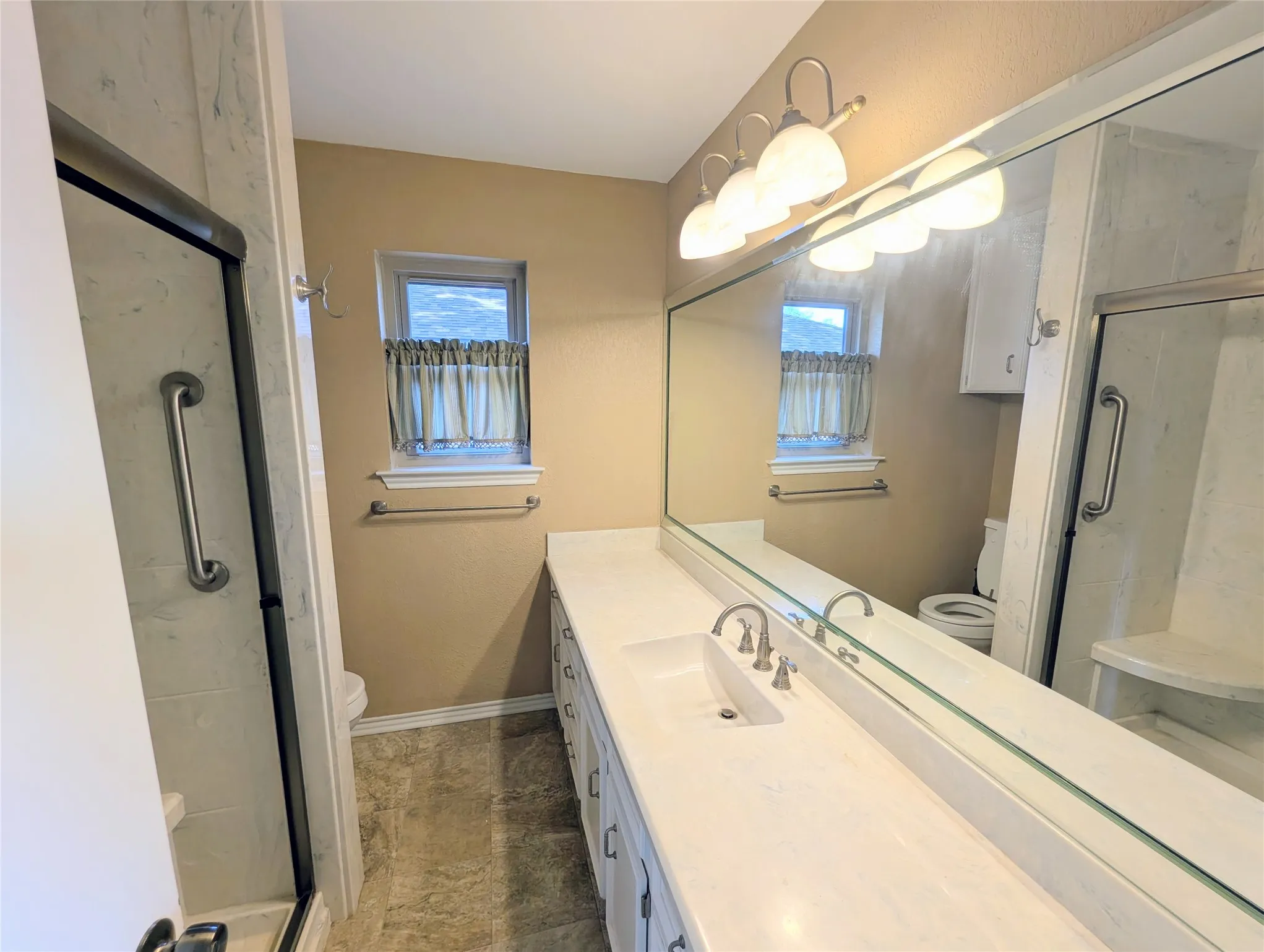 Single Family Residence For Rent in Hood County , 2100 N Rough Creek Court, Granbury, Texas 76048, 3 Bedroom, 2 Bathroom, Garage spaces, 1,676 Sqft, built in 1982, mls#21348932, Real Estate Agent in Granbury, Homes For Rent in Hood county, Homes For Rent in Granbury, Realtor in Granbury Texas, Real Estate Brokerage Independent Realty Texas, Luminita Cordes Realtor
