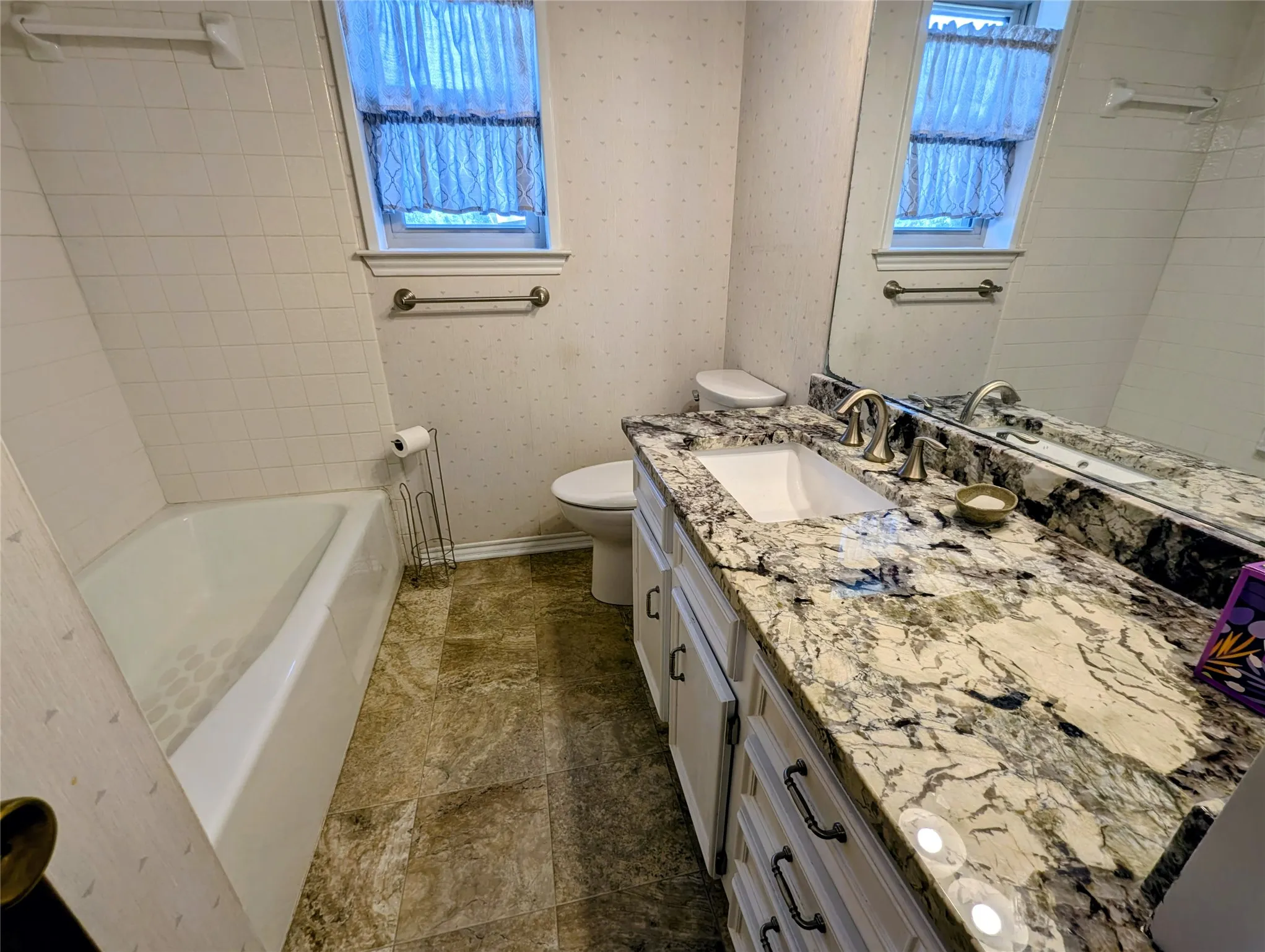 Single Family Residence For Rent in Hood County , 2100 N Rough Creek Court, Granbury, Texas 76048, 3 Bedroom, 2 Bathroom, Garage spaces, 1,676 Sqft, built in 1982, mls#21348932, Real Estate Agent in Granbury, Homes For Rent in Hood county, Homes For Rent in Granbury, Realtor in Granbury Texas, Real Estate Brokerage Independent Realty Texas, Luminita Cordes Realtor