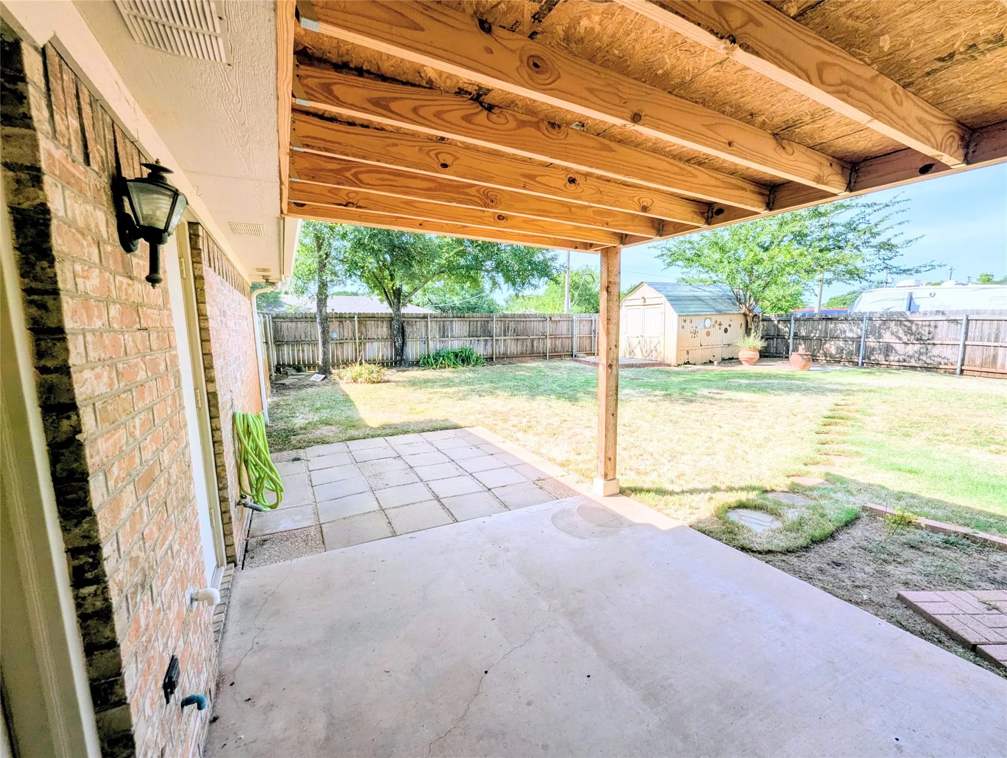 Single Family Residence For Rent in Hood County , 2100 N Rough Creek Court, Granbury, Texas 76048, 3 Bedroom, 2 Bathroom, Garage spaces, 1,676 Sqft, built in 1982, mls#21348932, Real Estate Agent in Granbury, Homes For Rent in Hood county, Homes For Rent in Granbury, Realtor in Granbury Texas, Real Estate Brokerage Independent Realty Texas, Luminita Cordes Realtor