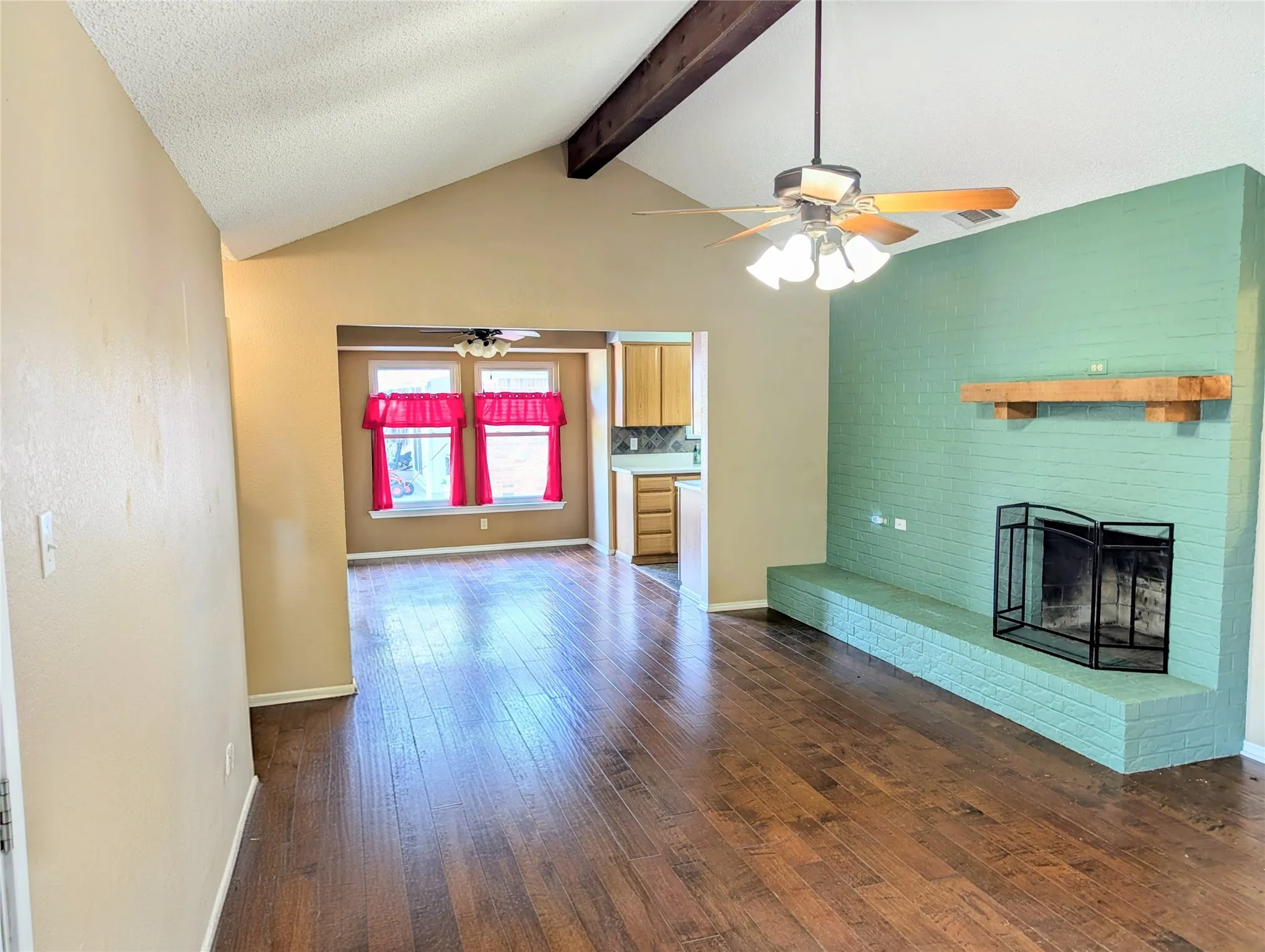 Single Family Residence For Rent in Hood County , 2100 N Rough Creek Court, Granbury, Texas 76048, 3 Bedroom, 2 Bathroom, Garage spaces, 1,676 Sqft, built in 1982, mls#21348932, Real Estate Agent in Granbury, Homes For Rent in Hood county, Homes For Rent in Granbury, Realtor in Granbury Texas, Real Estate Brokerage Independent Realty Texas, Luminita Cordes Realtor
